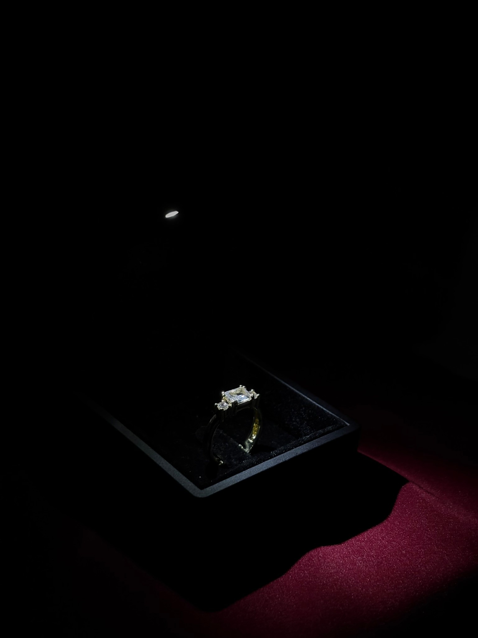 Üç Taş Tasarımlı Yüzük (GOLD)
