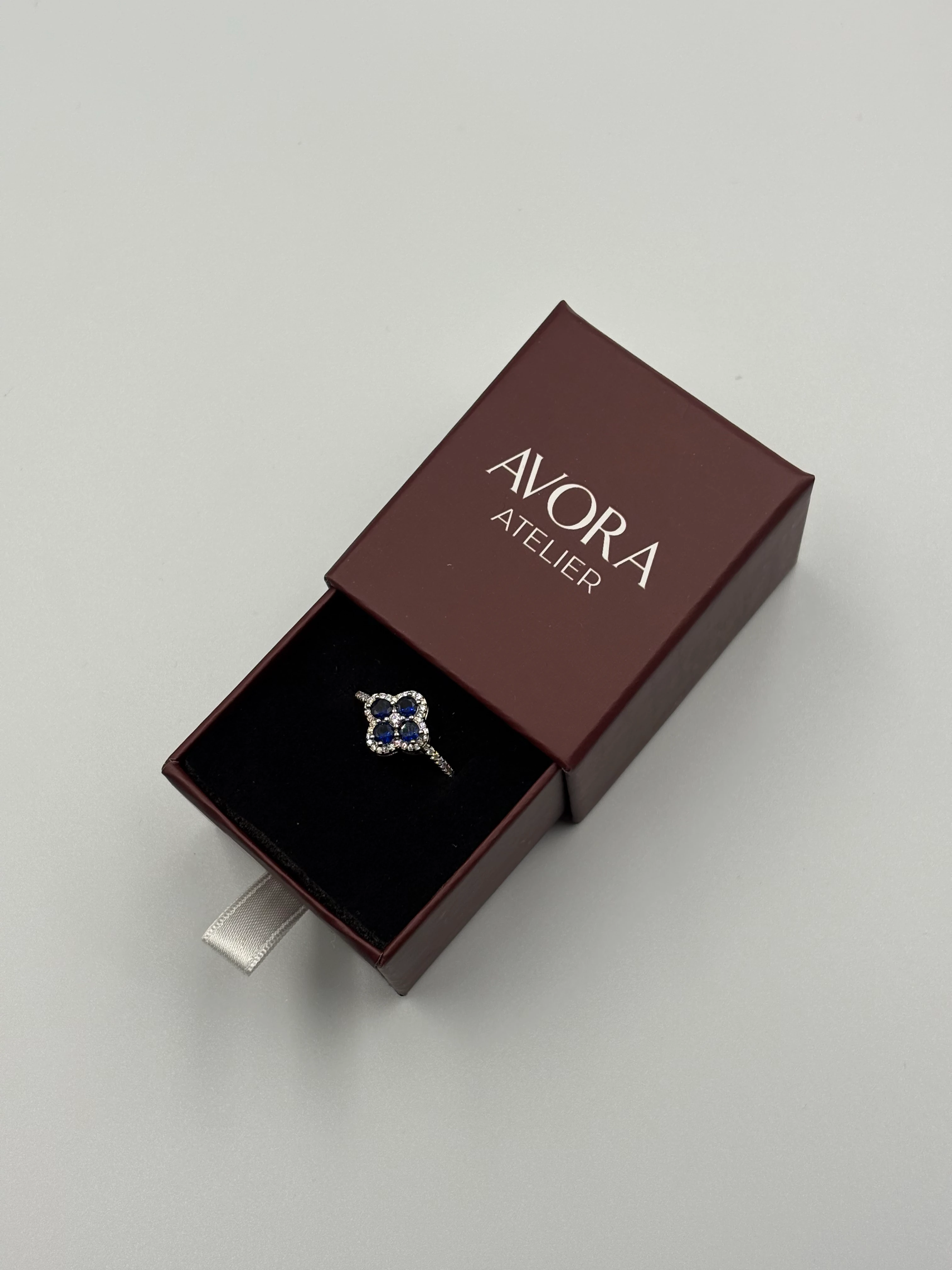 Mavi Yonca detaylı yüzük