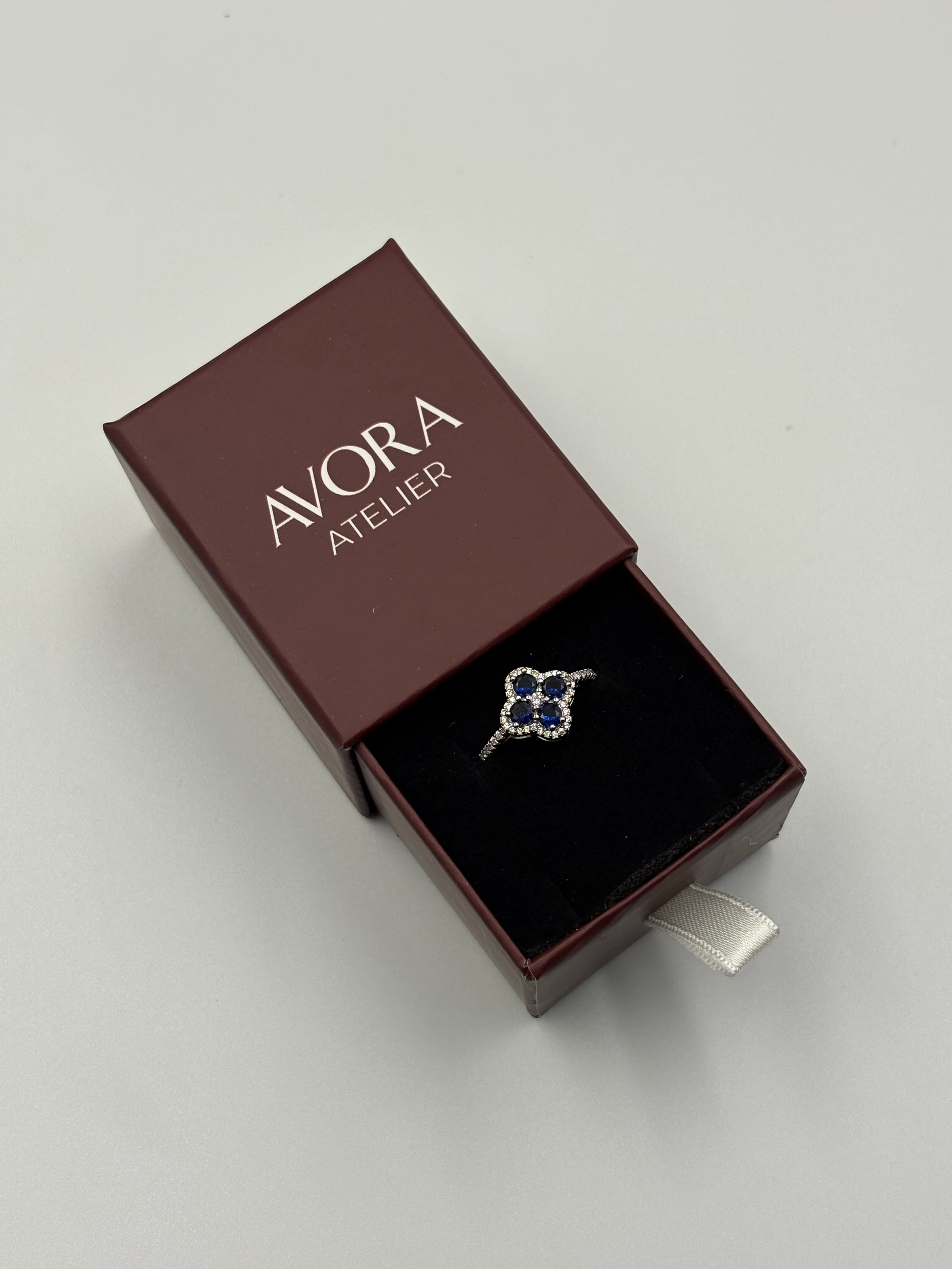 Mavi Yonca detaylı yüzük