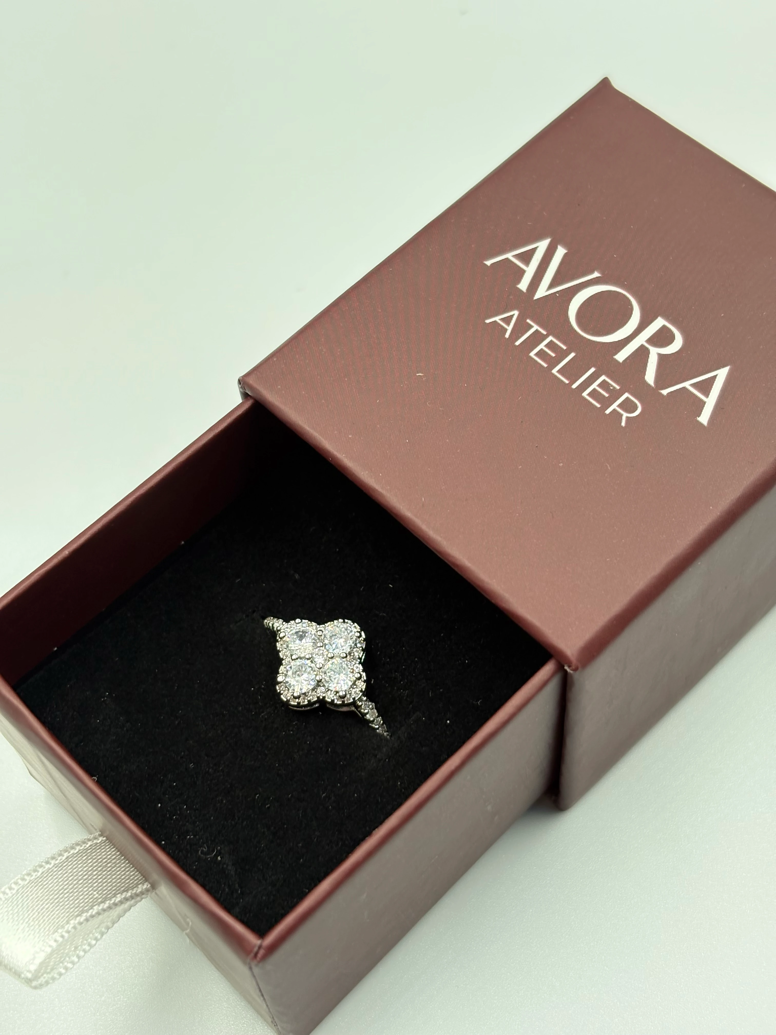 zirkon yonca detaylı yüzük