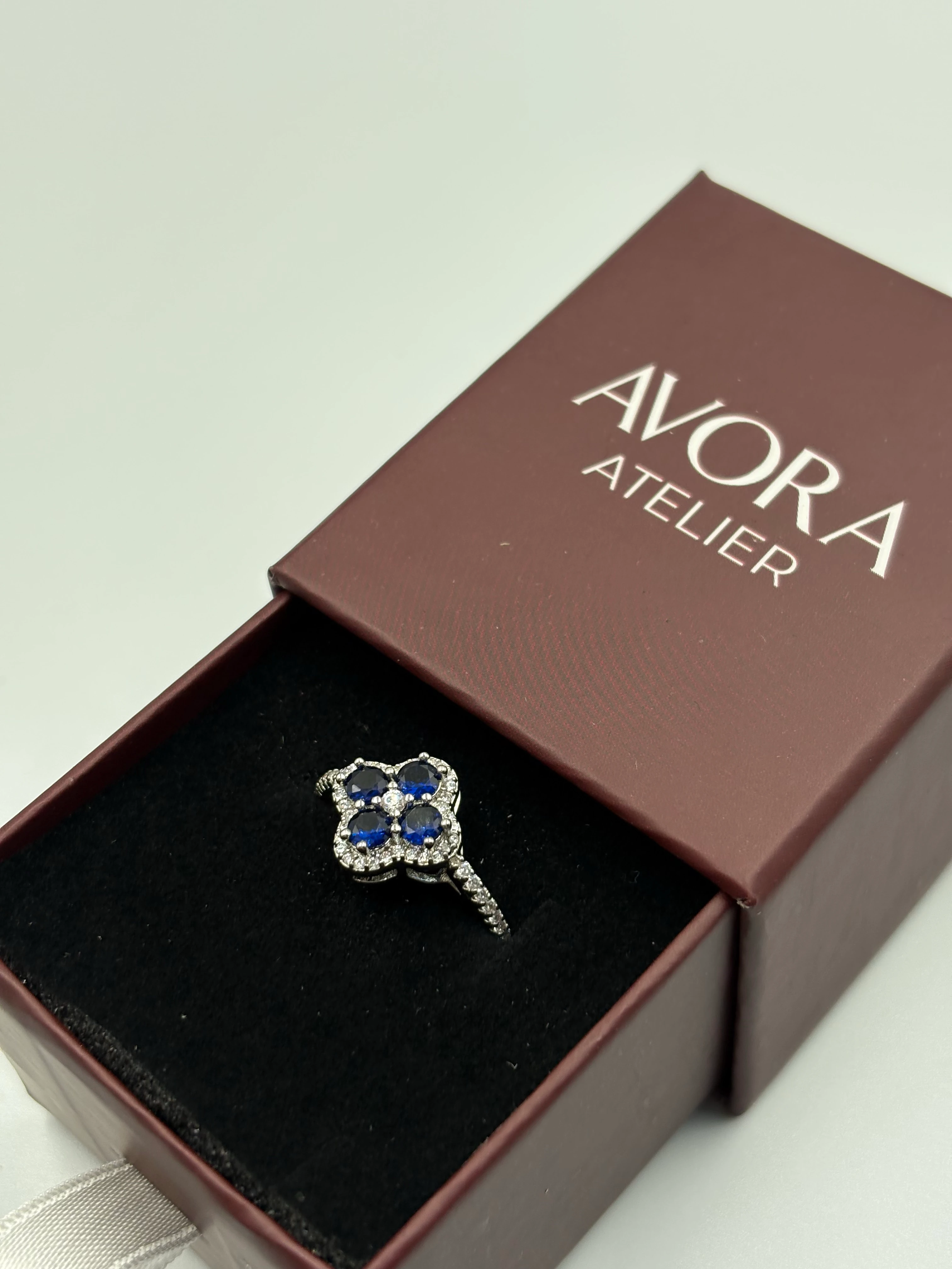 Mavi Yonca detaylı yüzük