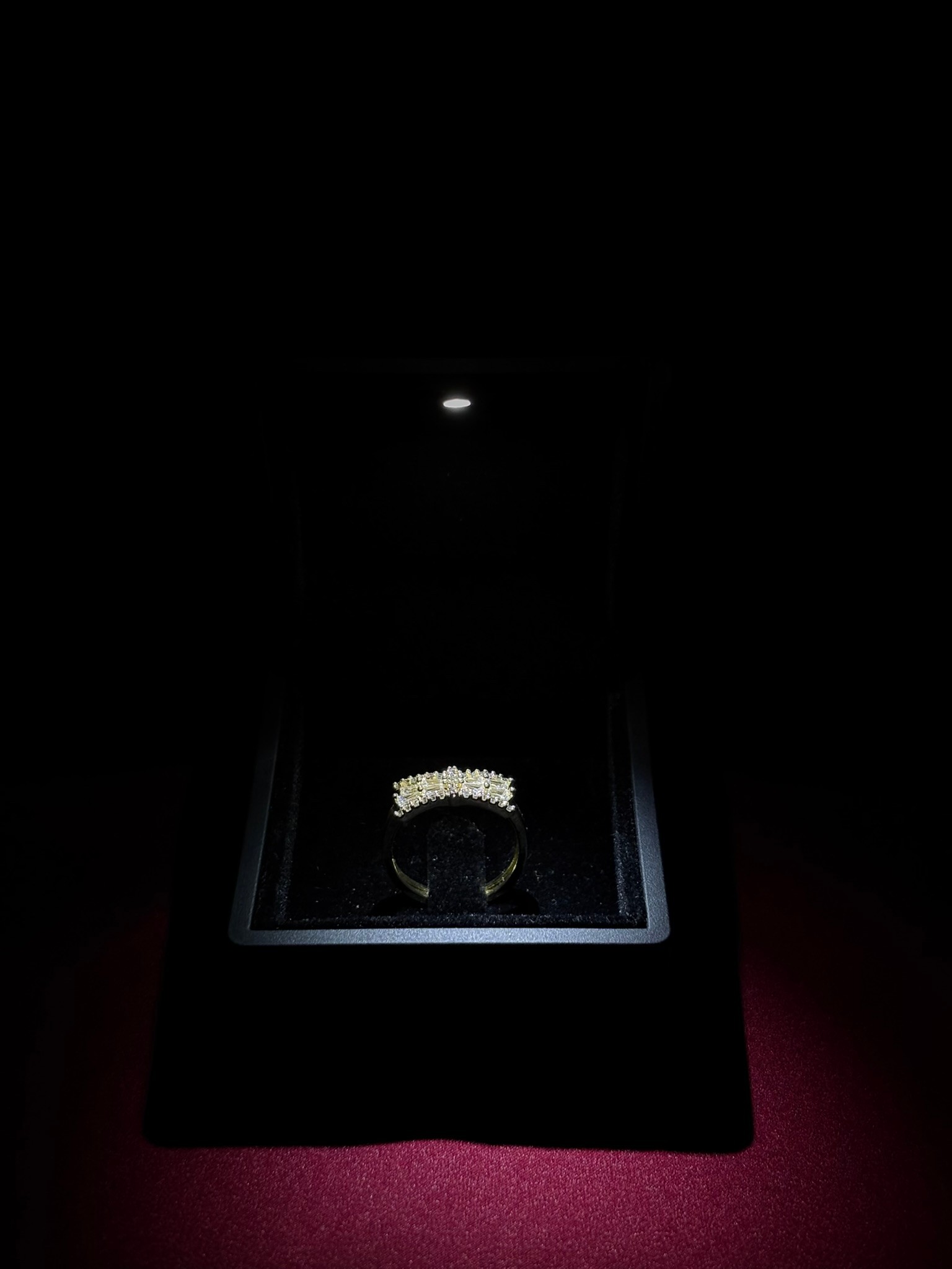 Çıkıntı Detaylı Pırlanta yüzük (GOLD)