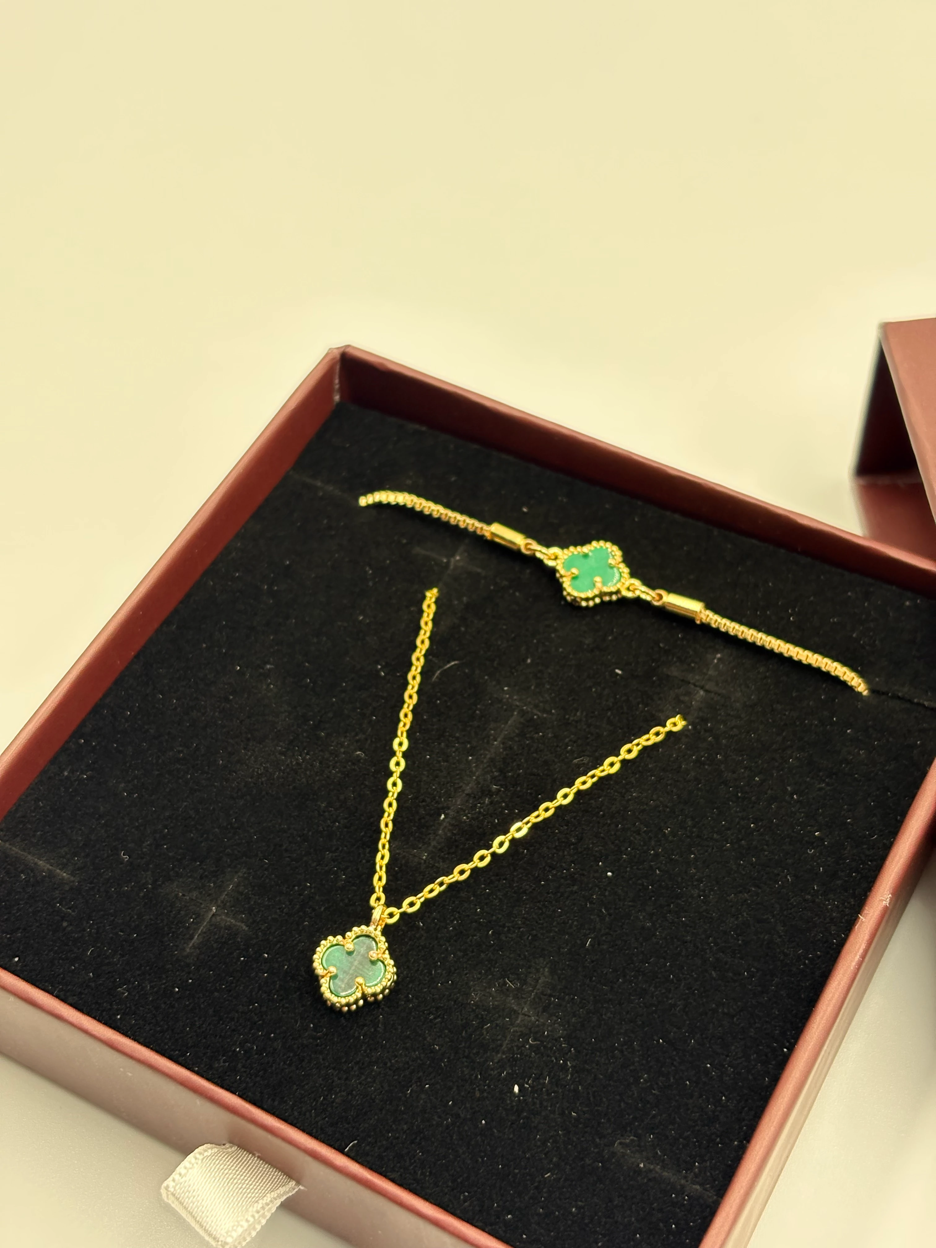 Yeşil yonca detaylı set Kolye-Bileklik 