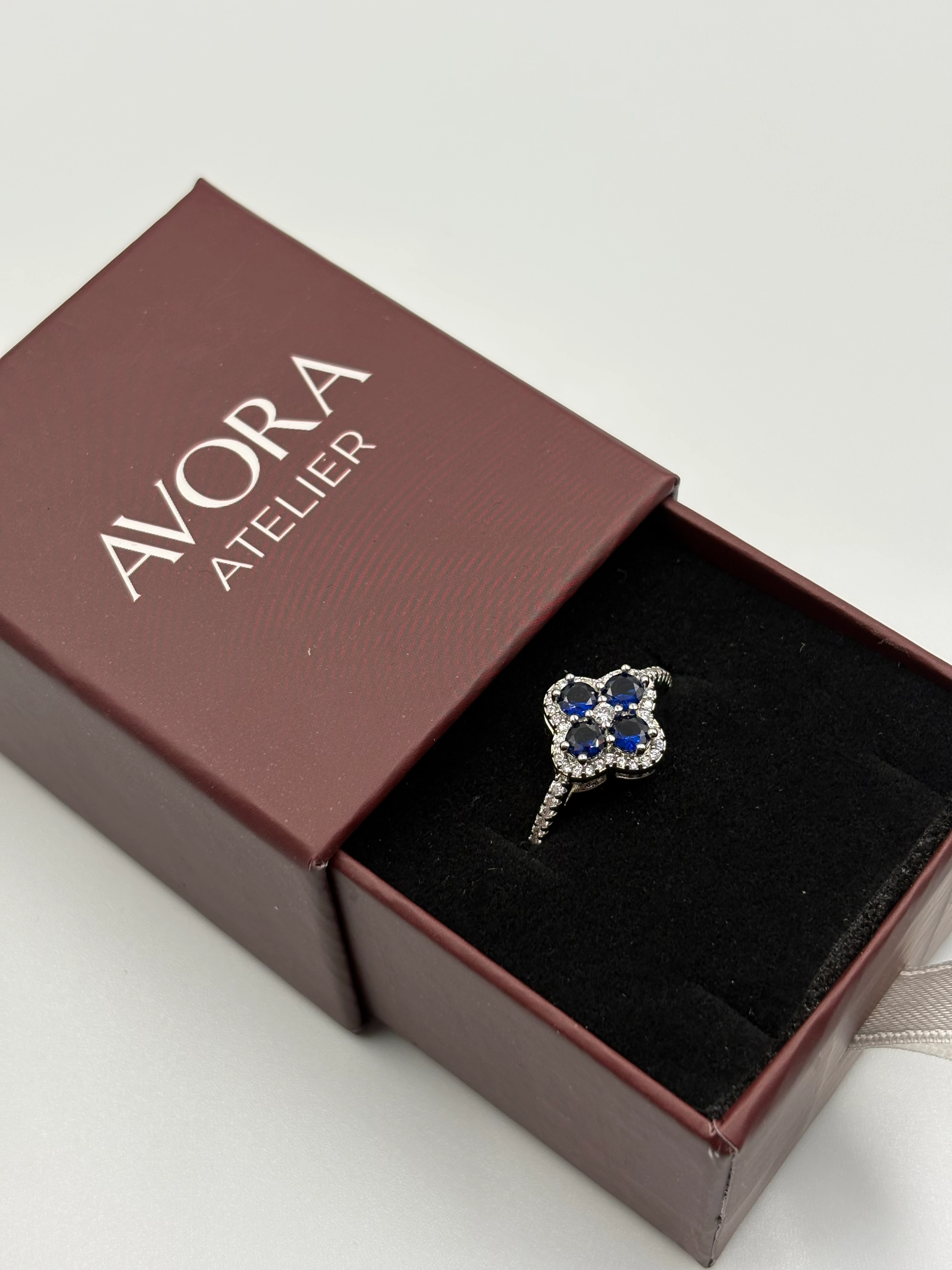 Mavi Yonca detaylı yüzük