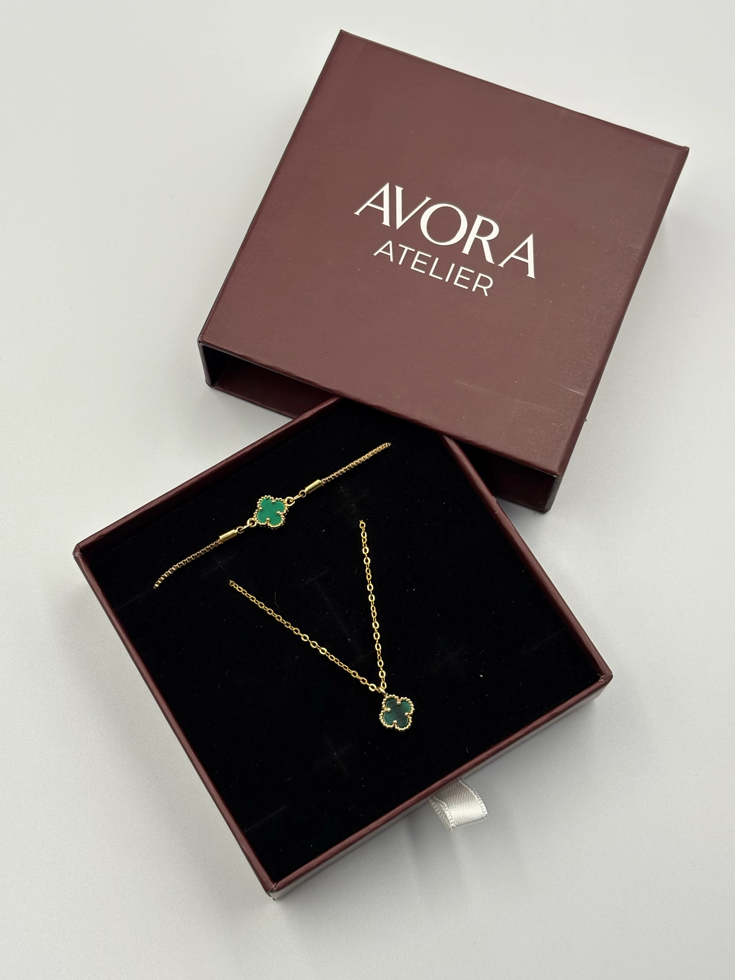 Yeşil yonca detaylı set Kolye-Bileklik 