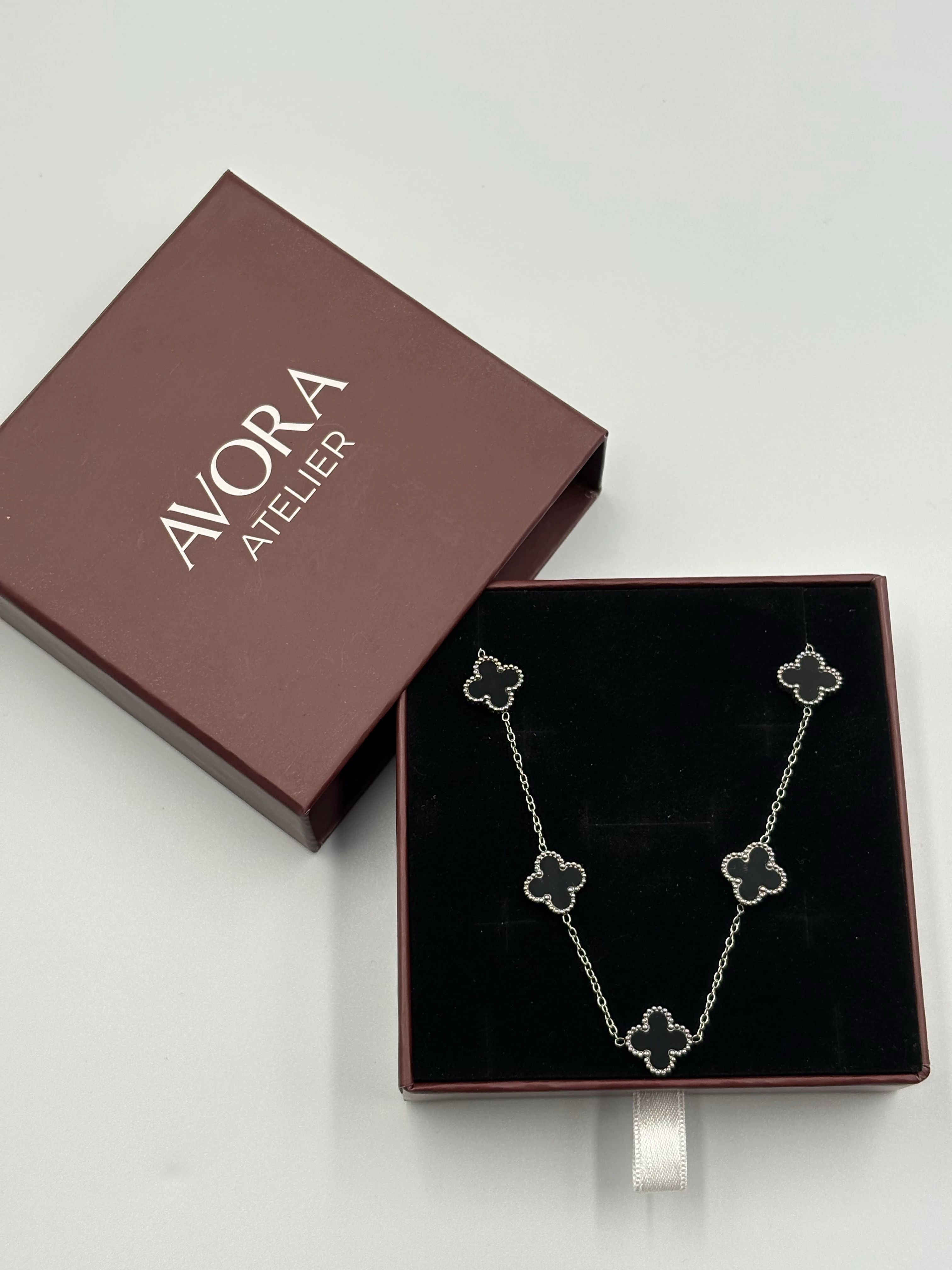 siyah yonca kolye ( GÜMÜŞ)