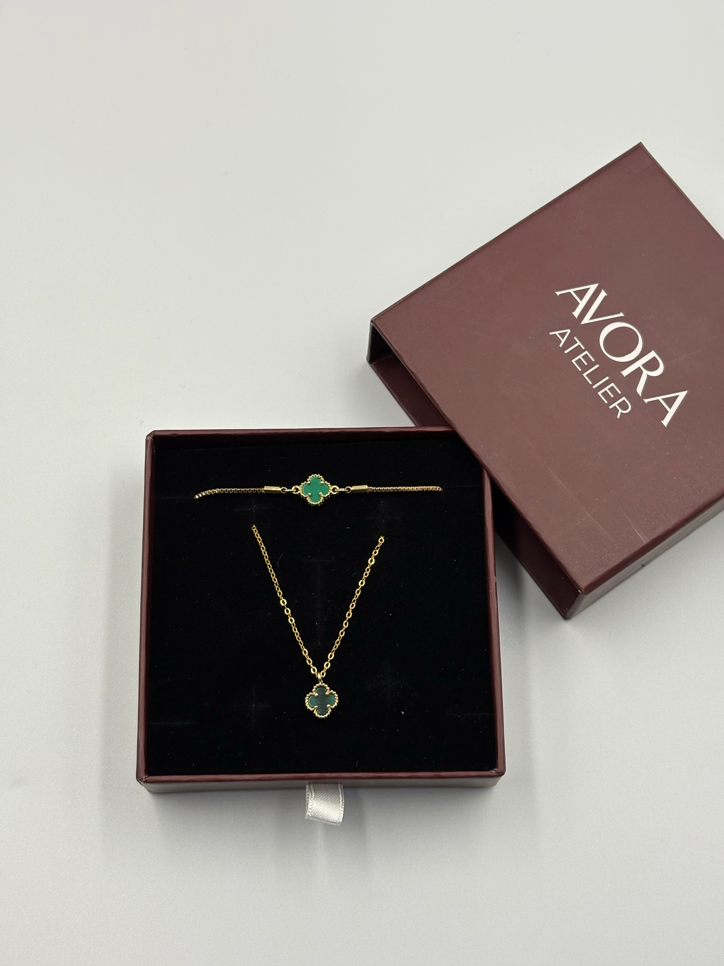 Yeşil yonca detaylı set Kolye-Bileklik 