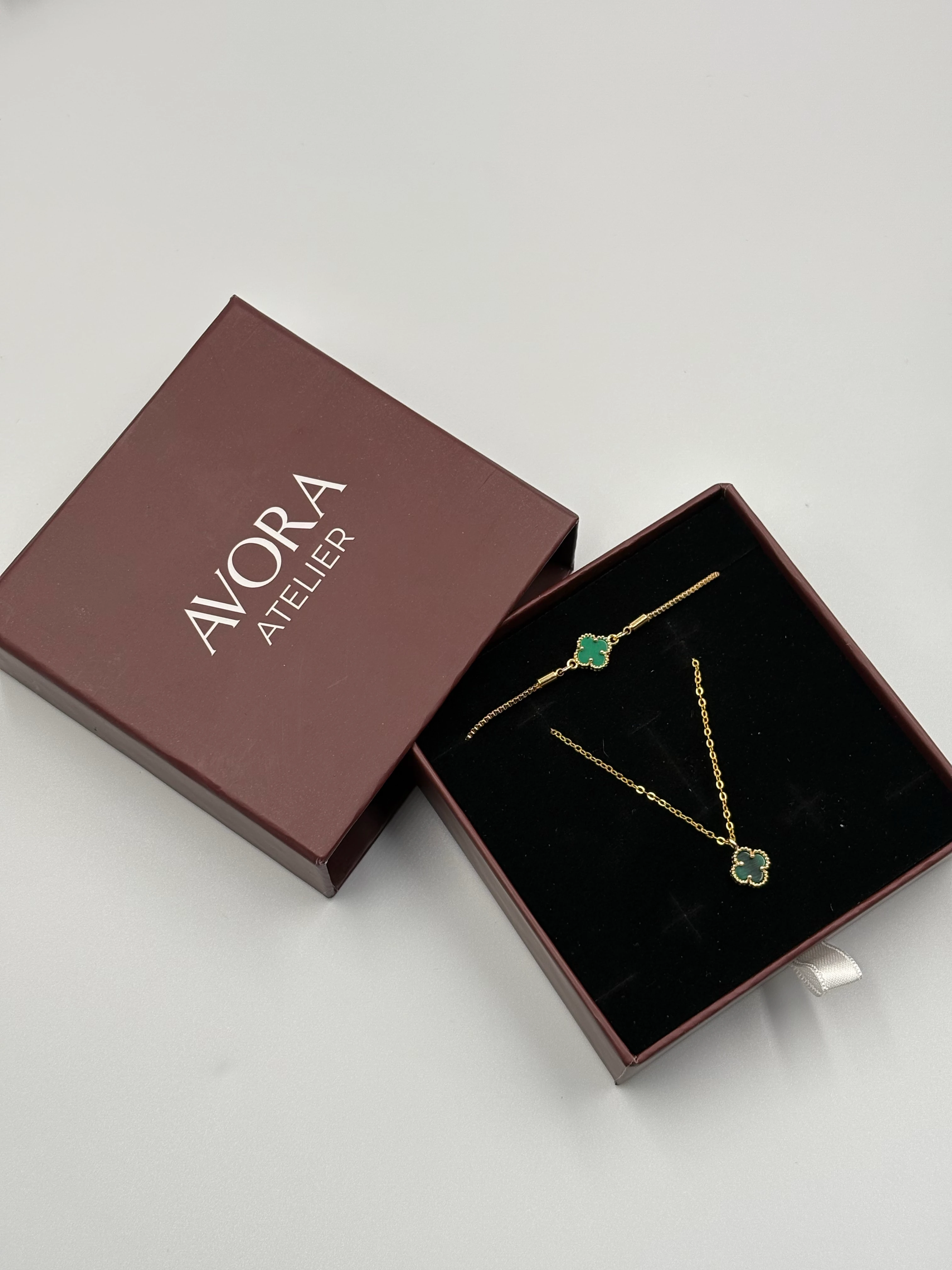 Yeşil yonca detaylı set Kolye-Bileklik 