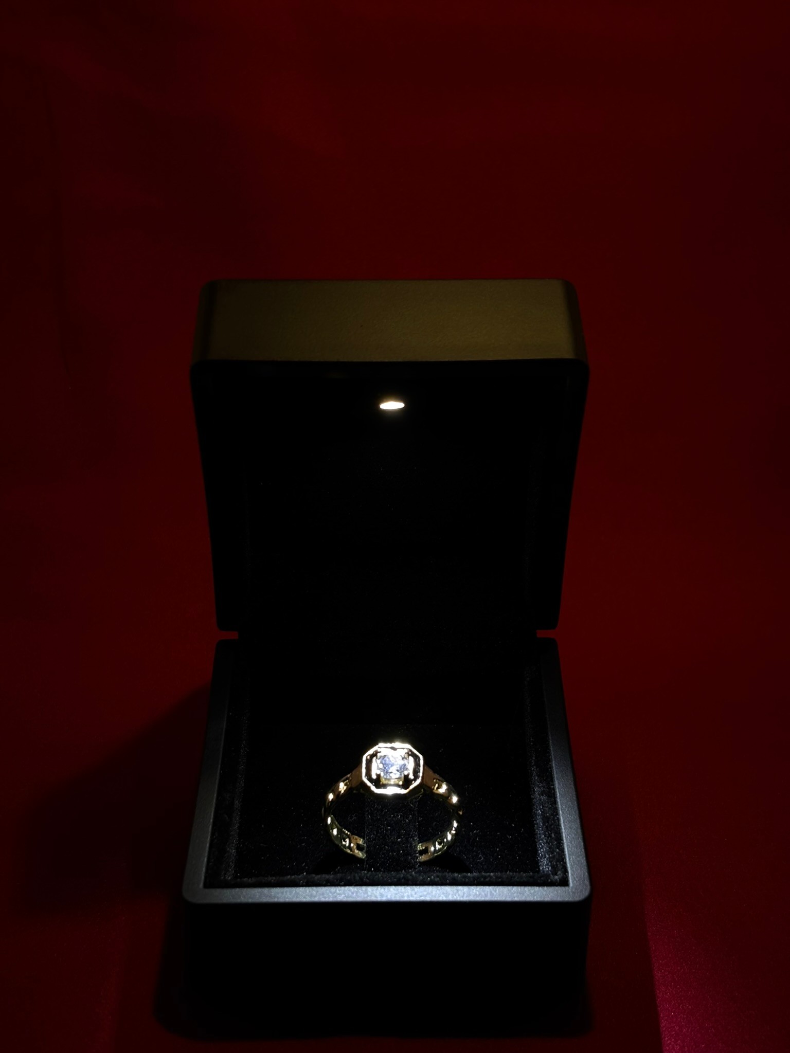 Siyah Çerçeveli Baget Yüzük (GOLD)