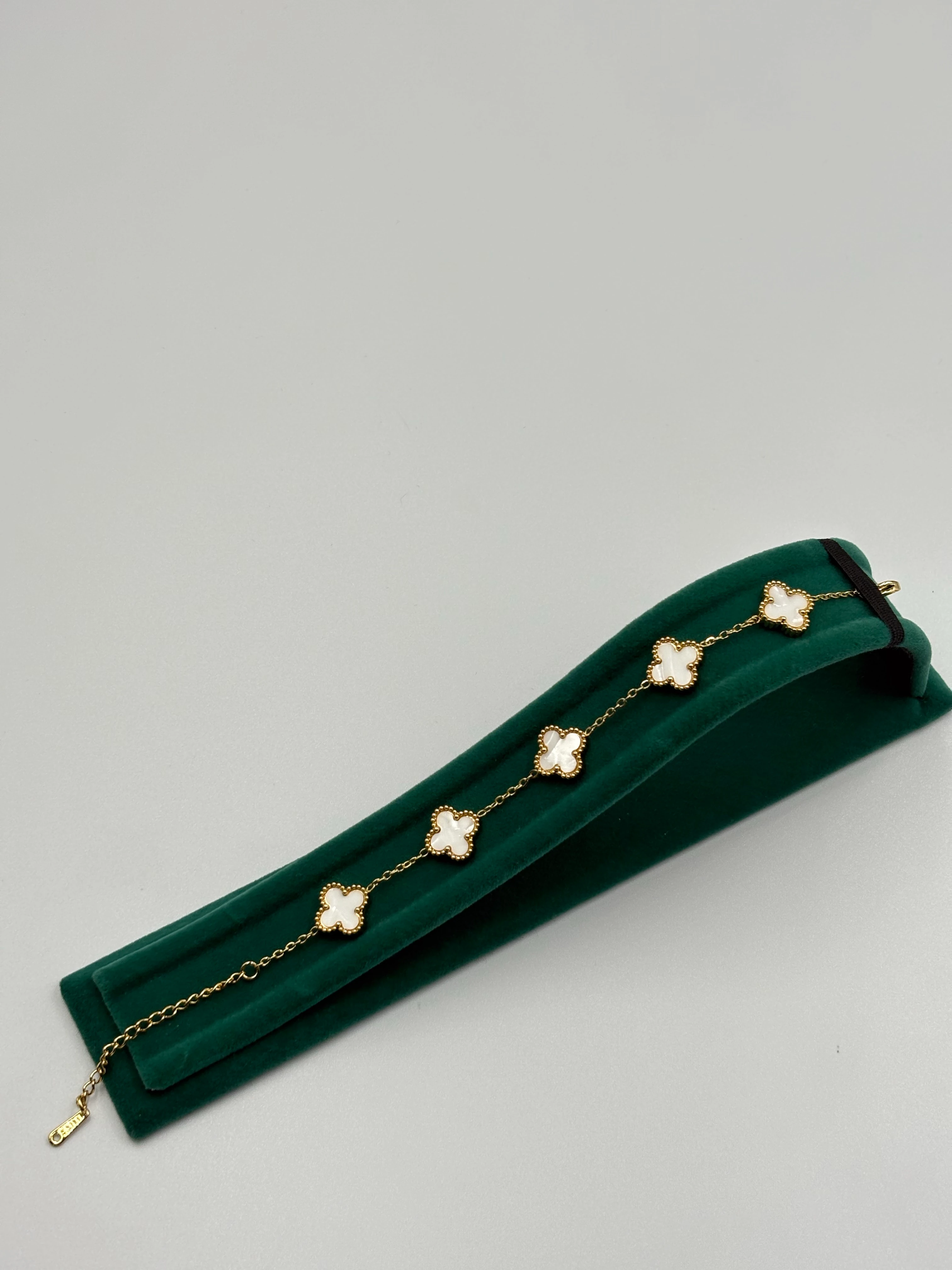 Beyaz Yonca Bileklik 