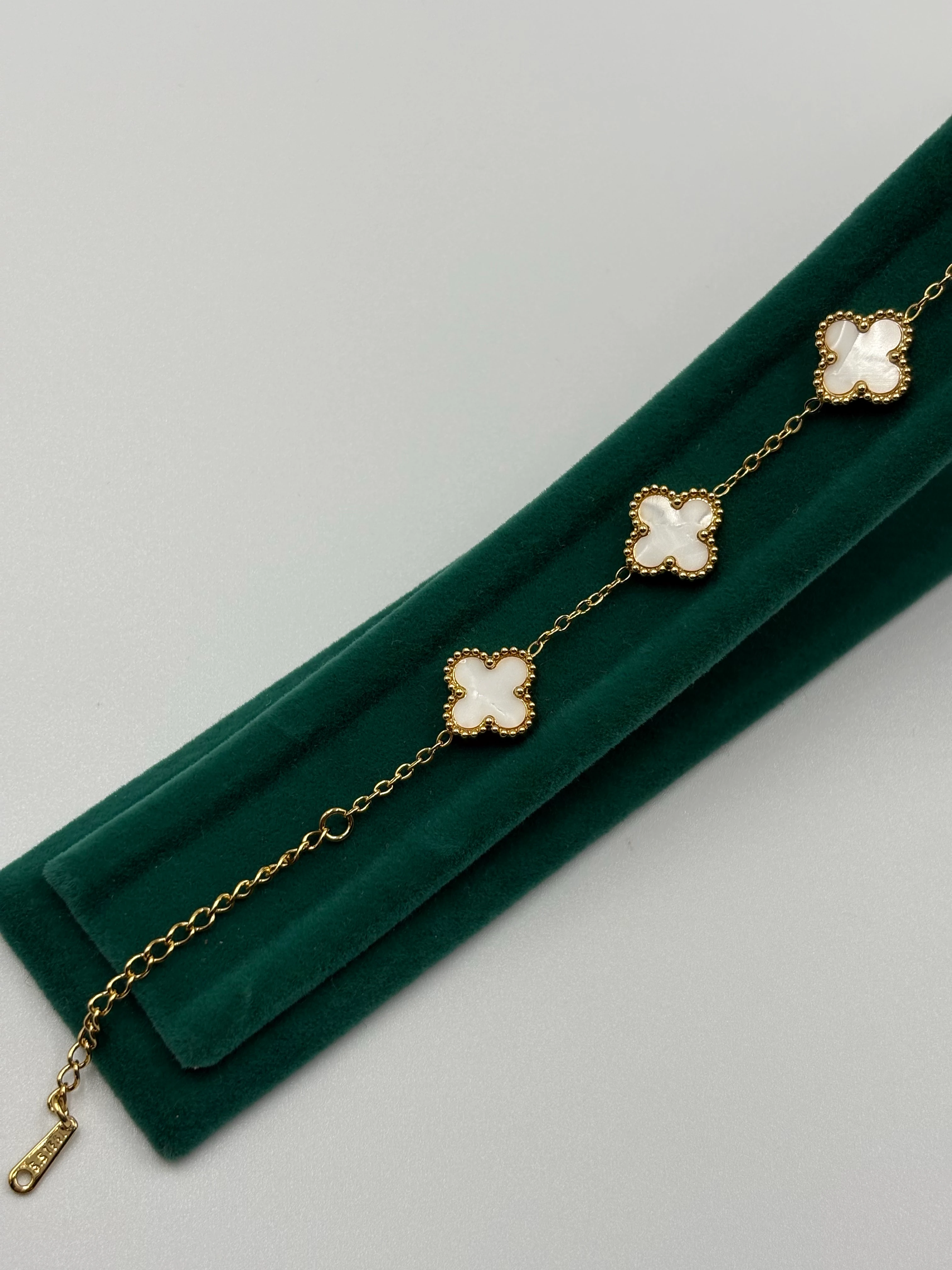 Beyaz Yonca Bileklik 