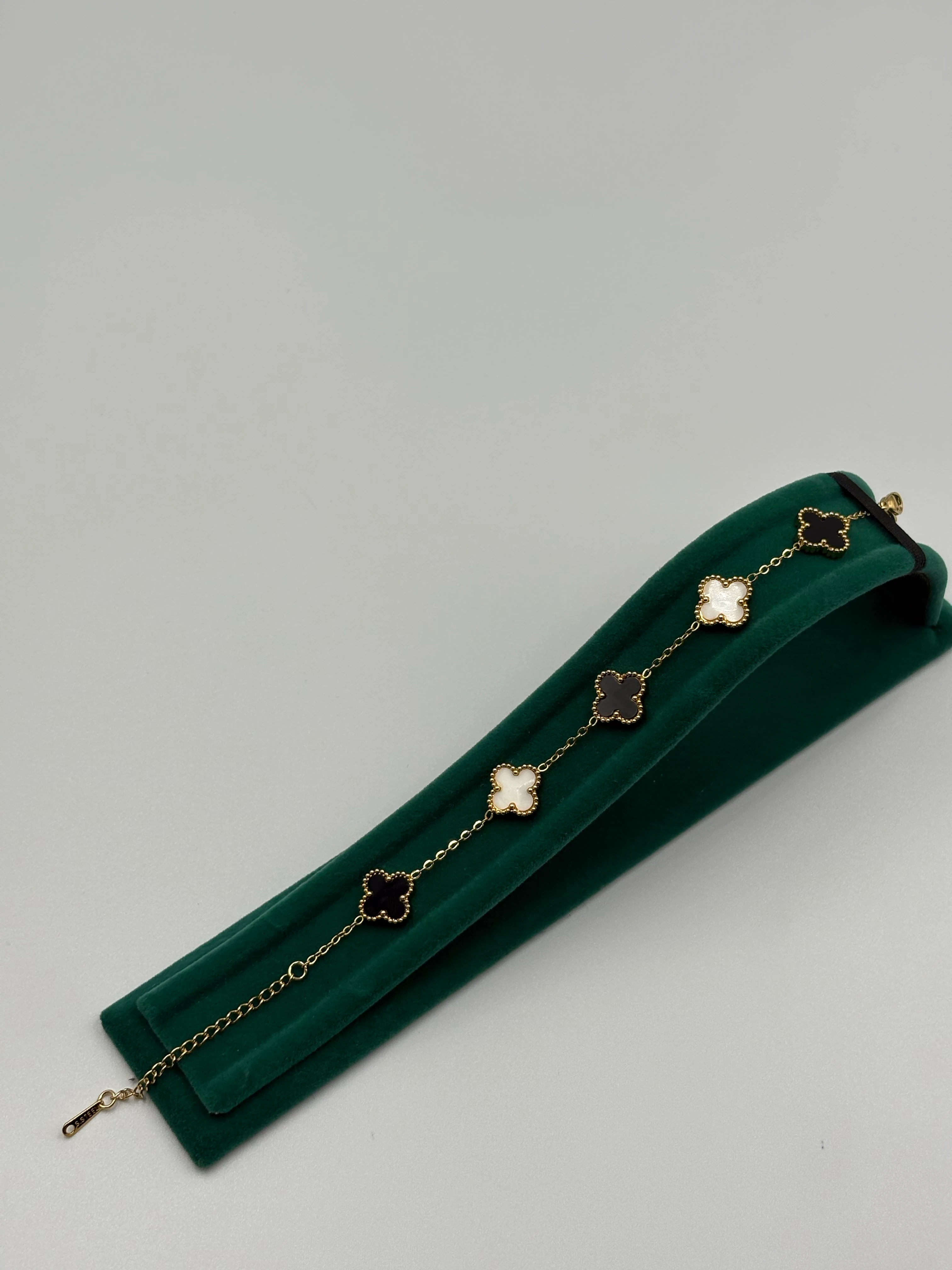 Siyah-Beyaz Yonca Bileklik 