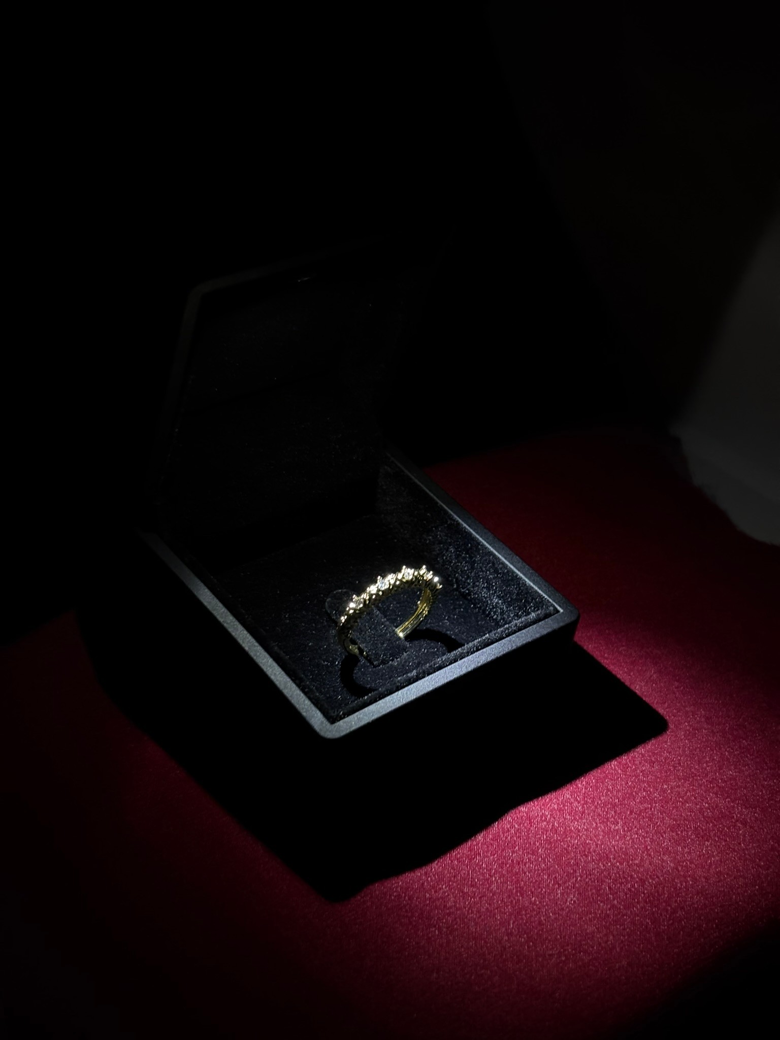 Minimal Taşlı Pırlanta Yüzük (GOLD)