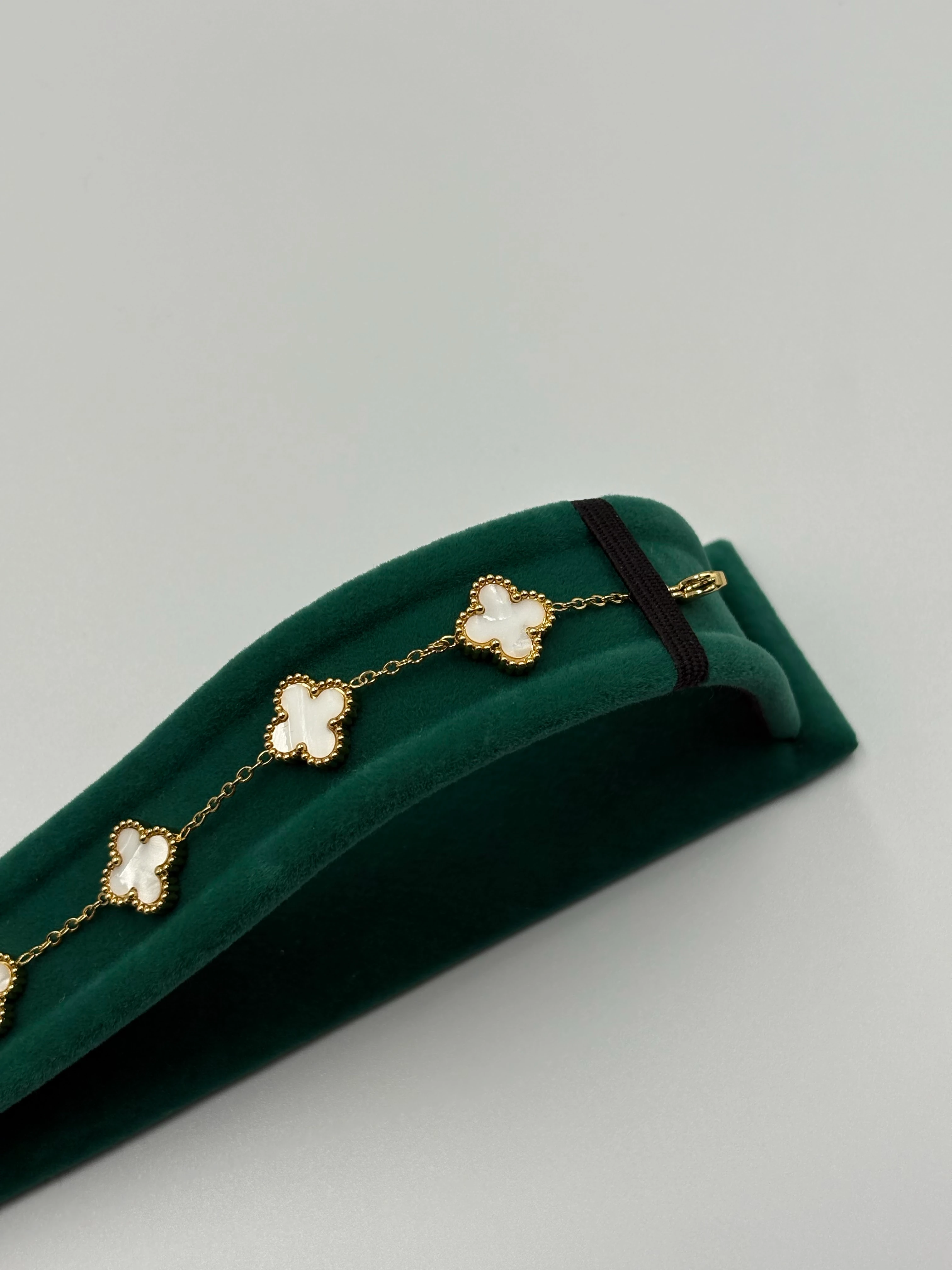 Beyaz Yonca Bileklik 