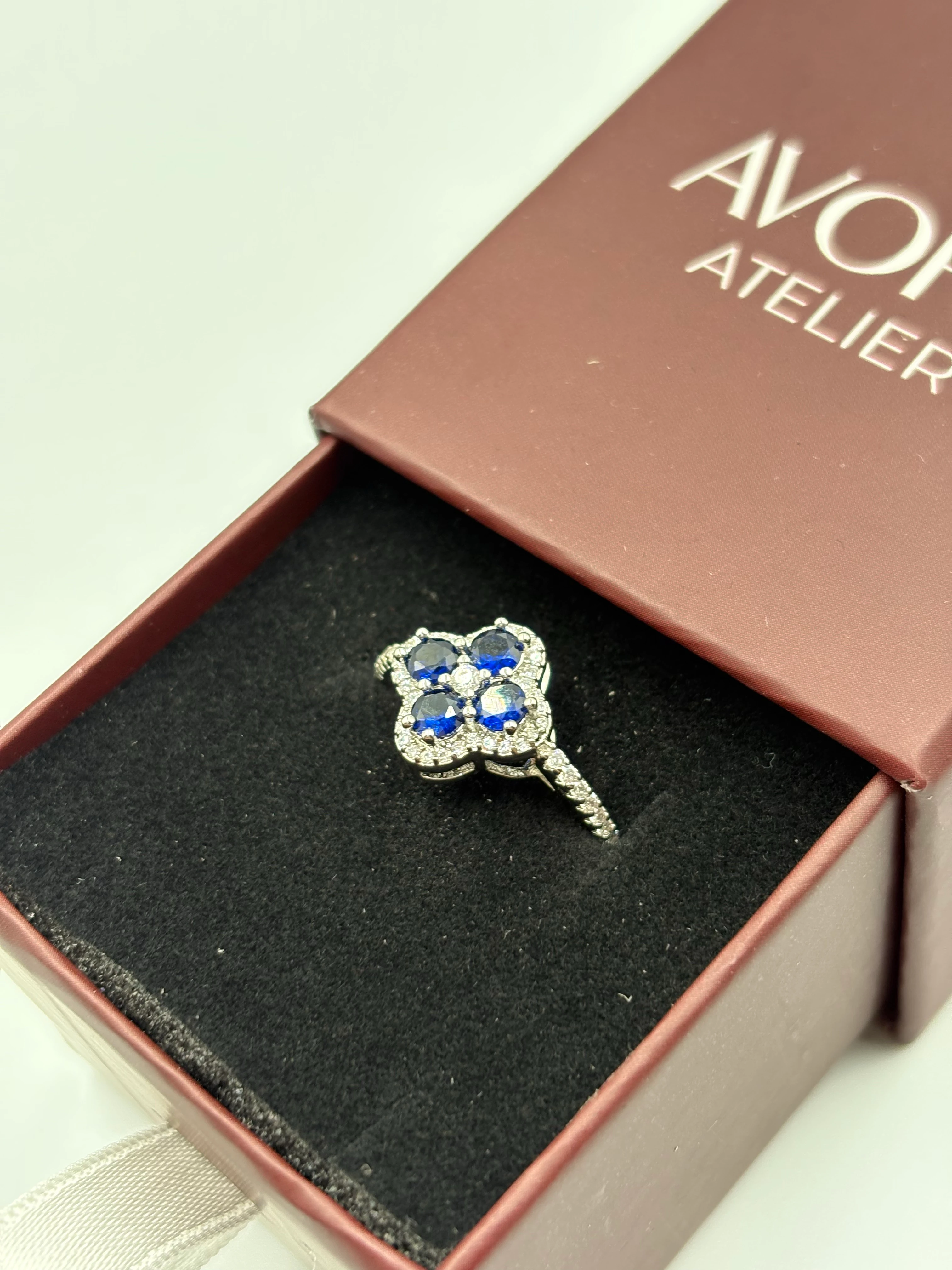 Mavi Yonca detaylı yüzük