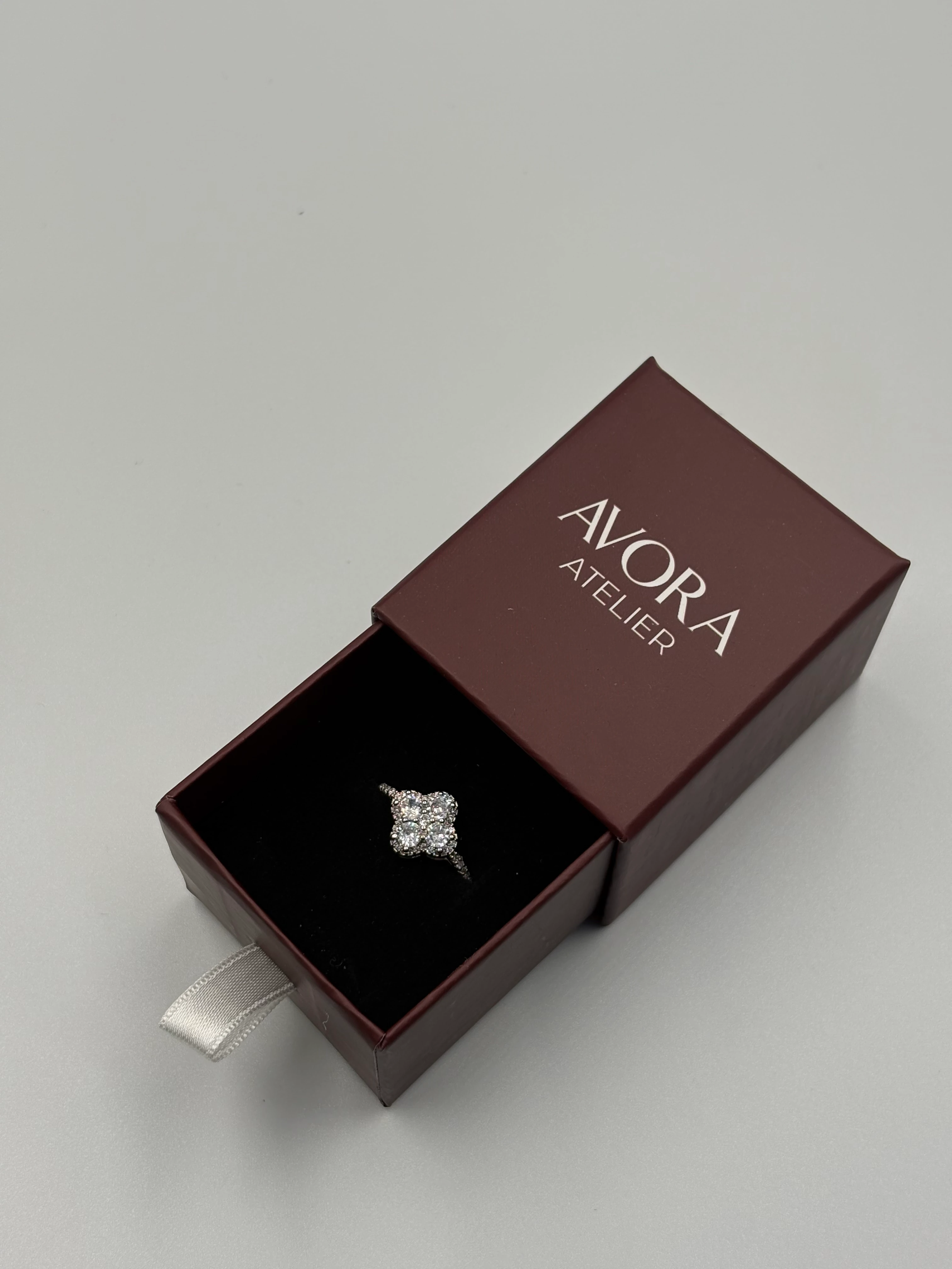 zirkon yonca detaylı yüzük