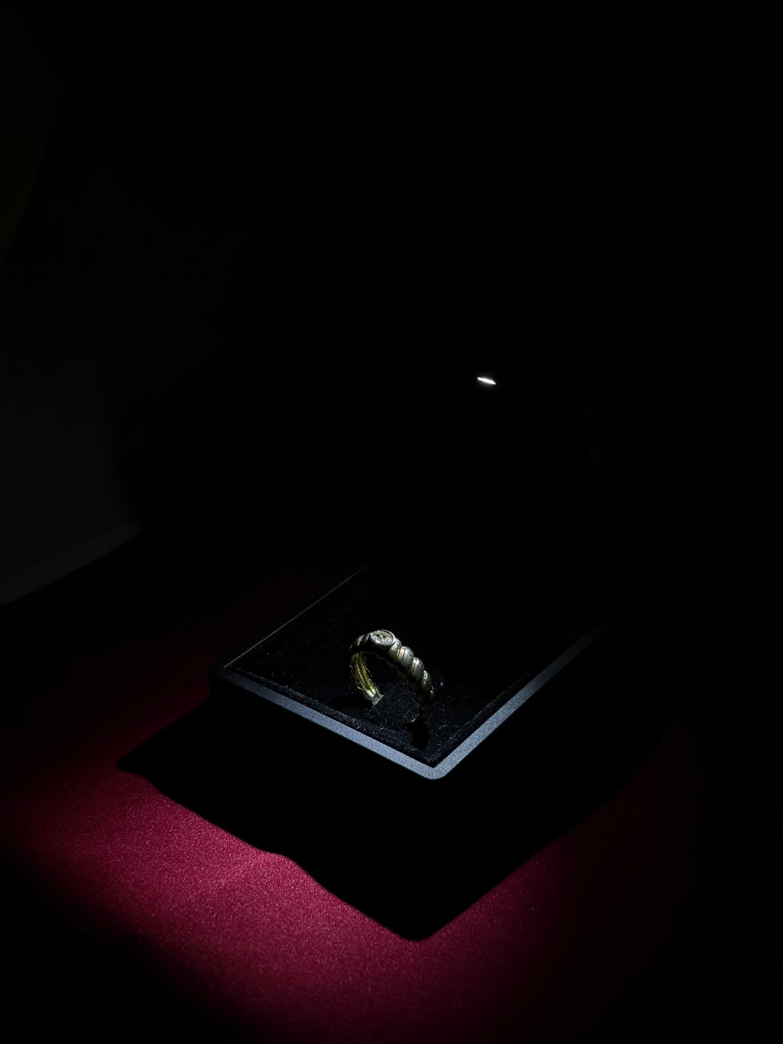 Kıvrımlı Taş Yüzük (GOLD)