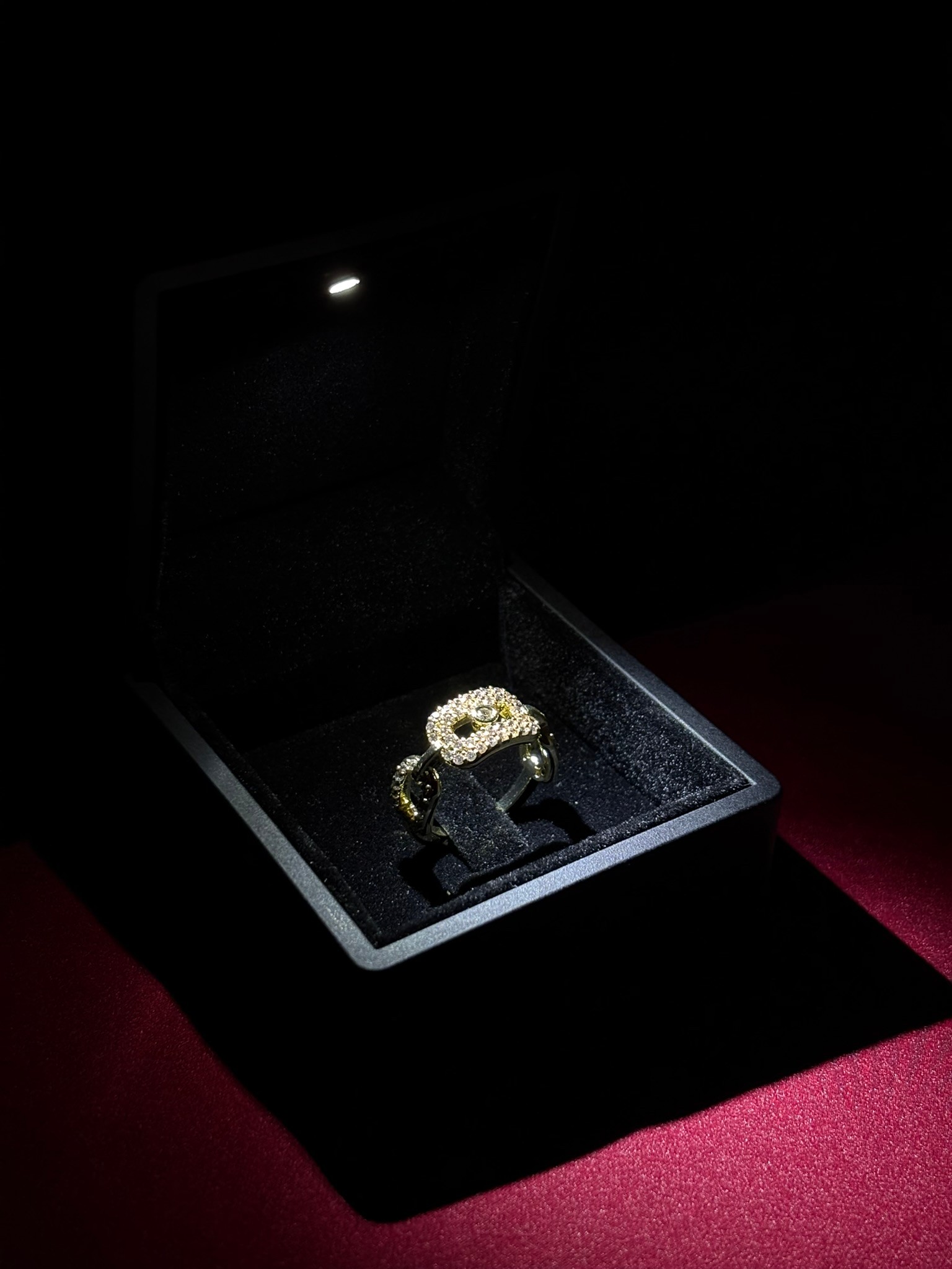 Özel Pırlanta Detaylı Yüzük (GOLD)
