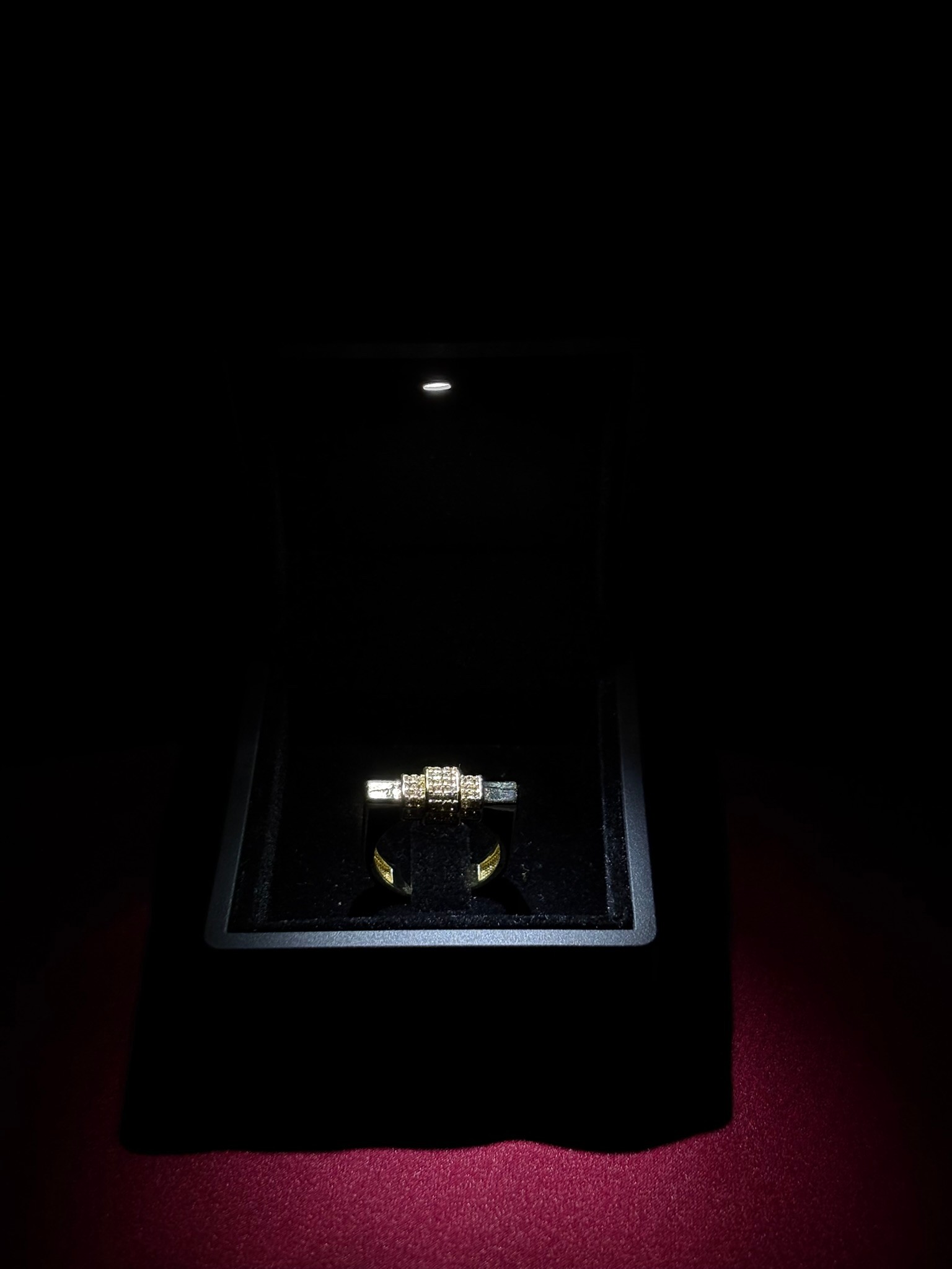 Silindir Şekil Pırlanta Detaylı Yüzük (GOLD)