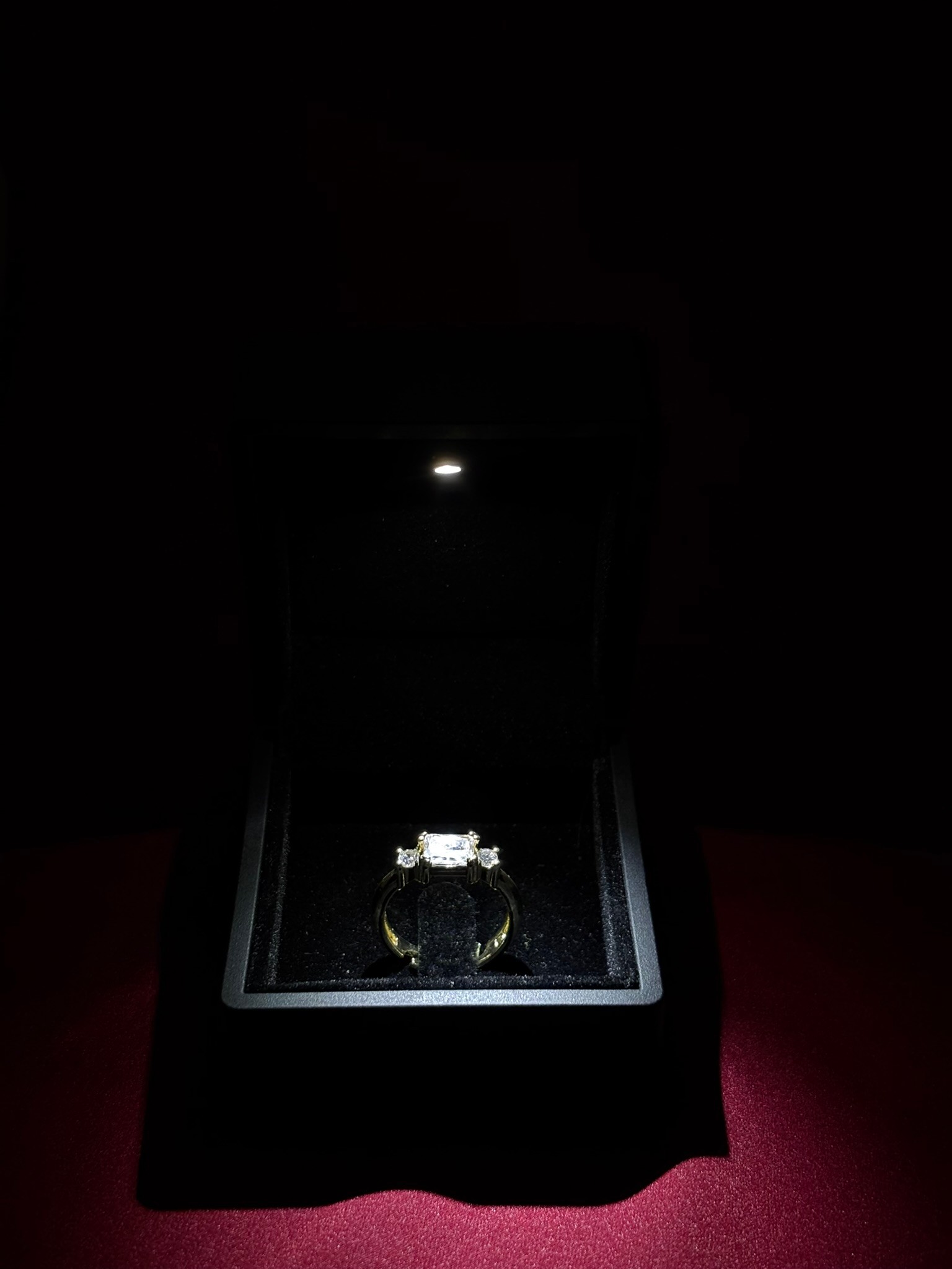 Üç Taş Tasarımlı Yüzük (GOLD)