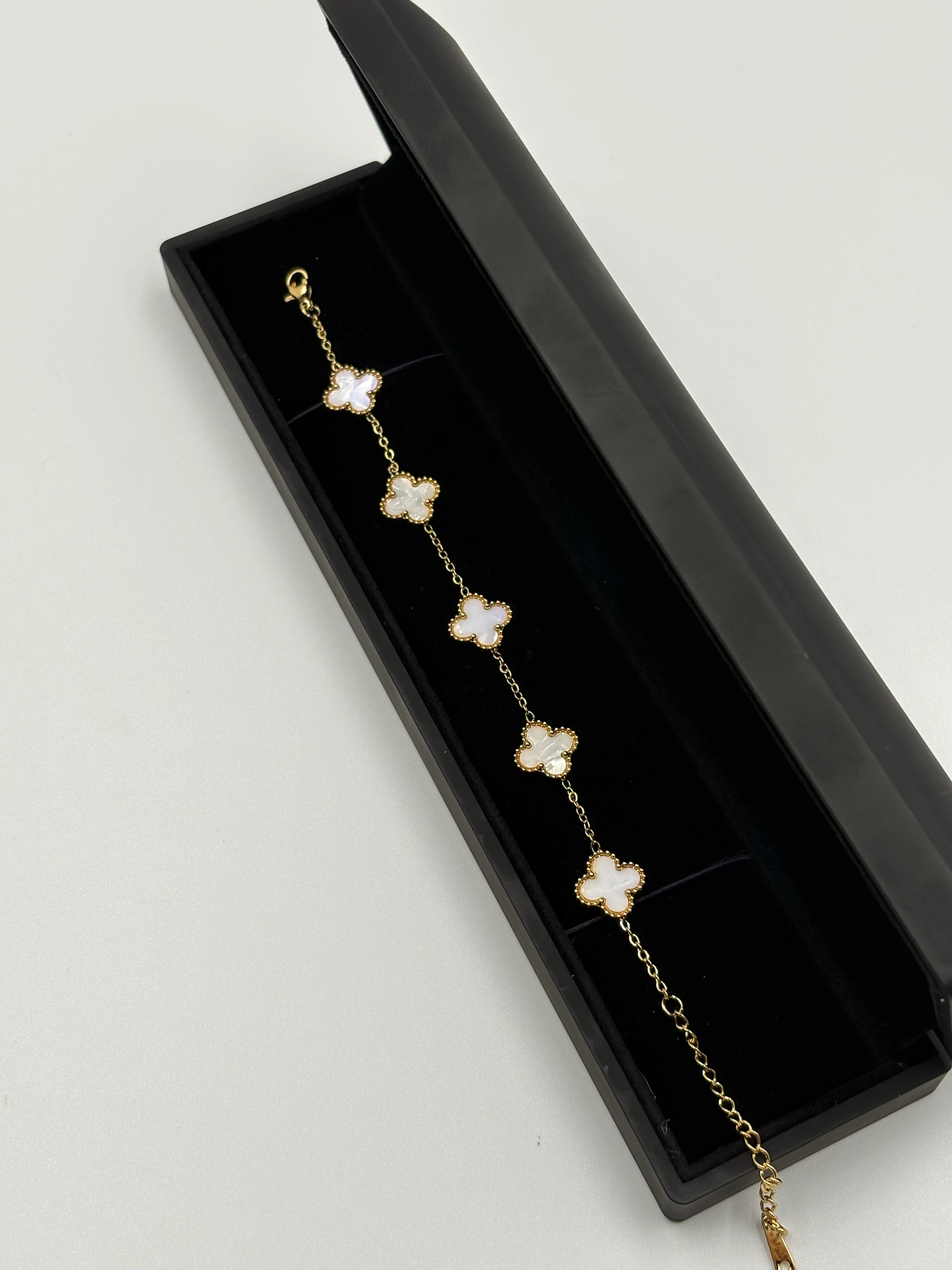 Beyaz Yonca Bileklik 