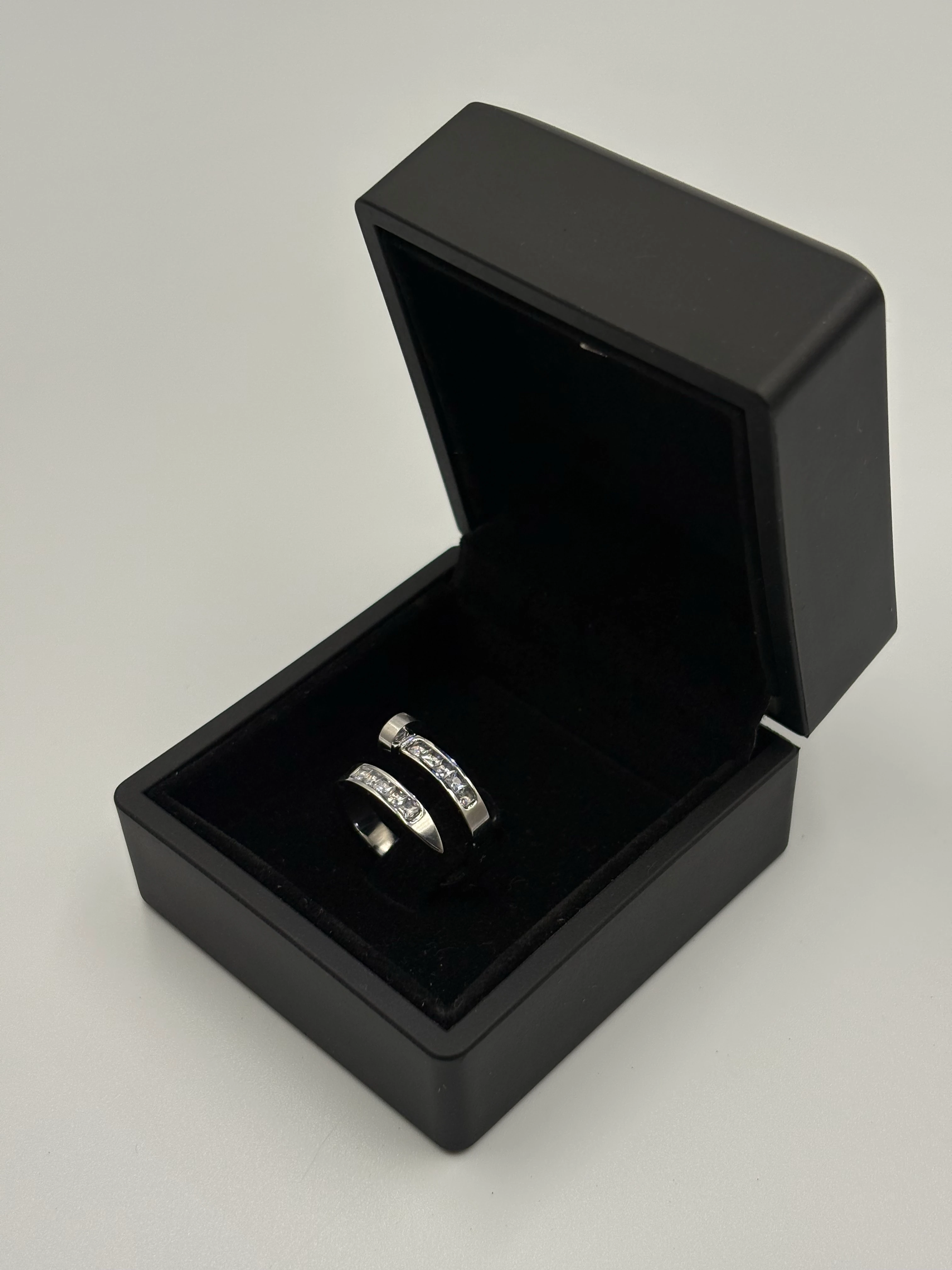 Cartıer Pırlanta detaylı Yüzük 