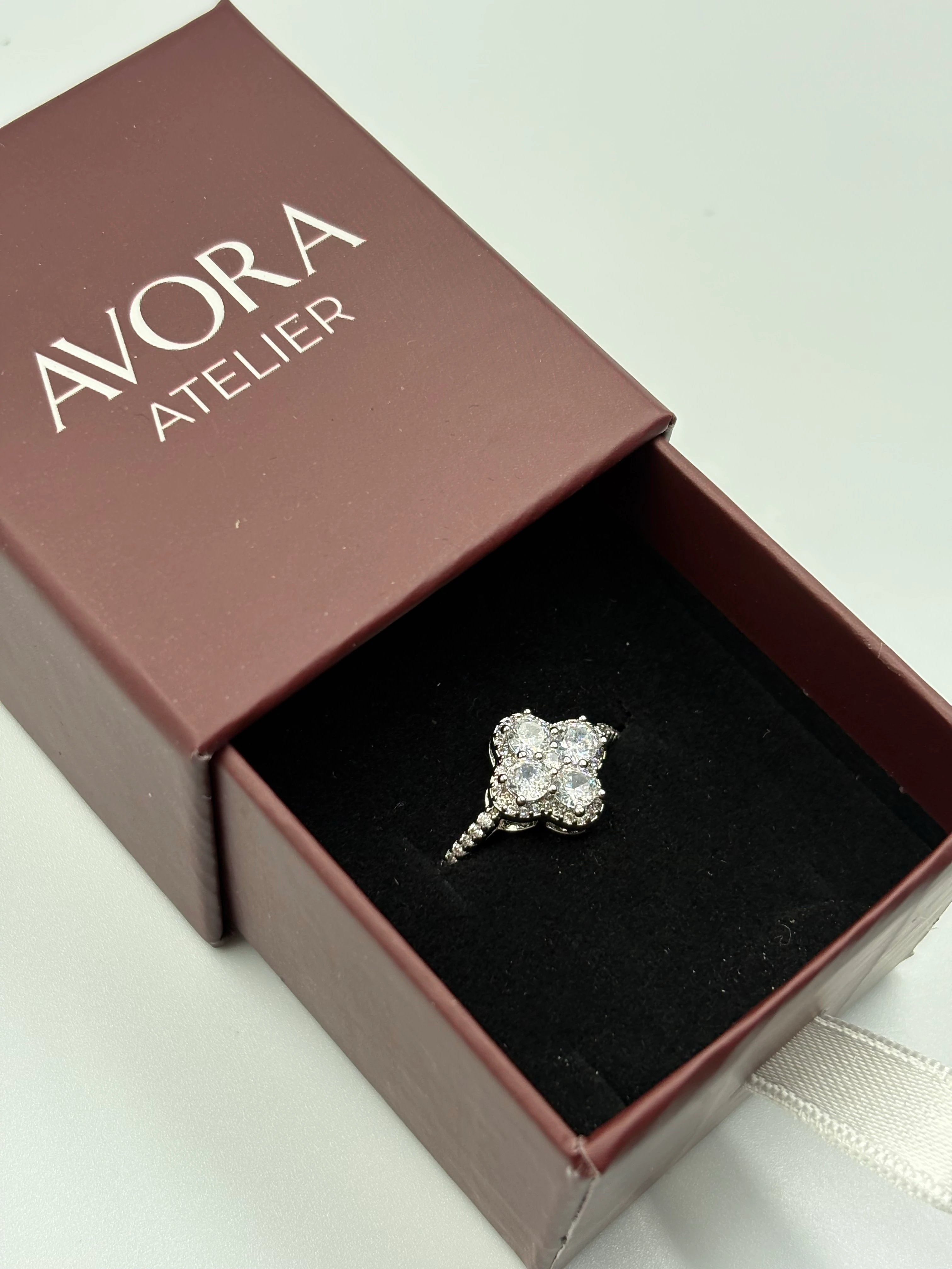 zirkon yonca detaylı yüzük