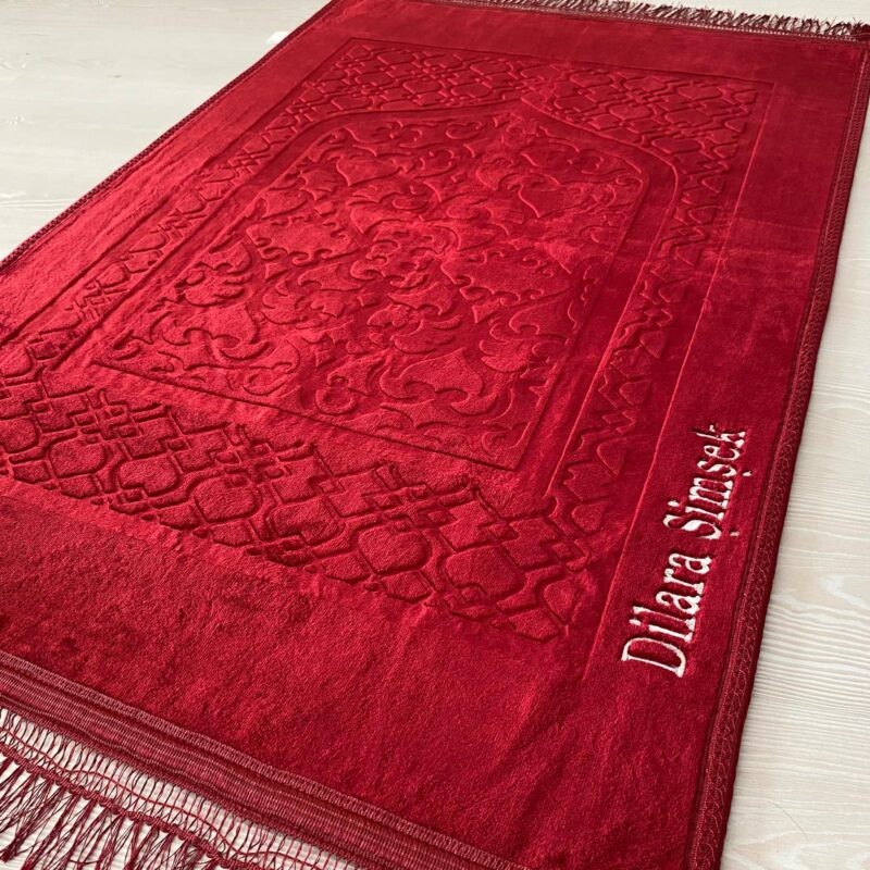 Peluş İsimli Seccade
