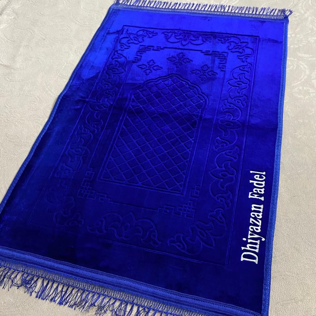 Peluş İsimli Seccade