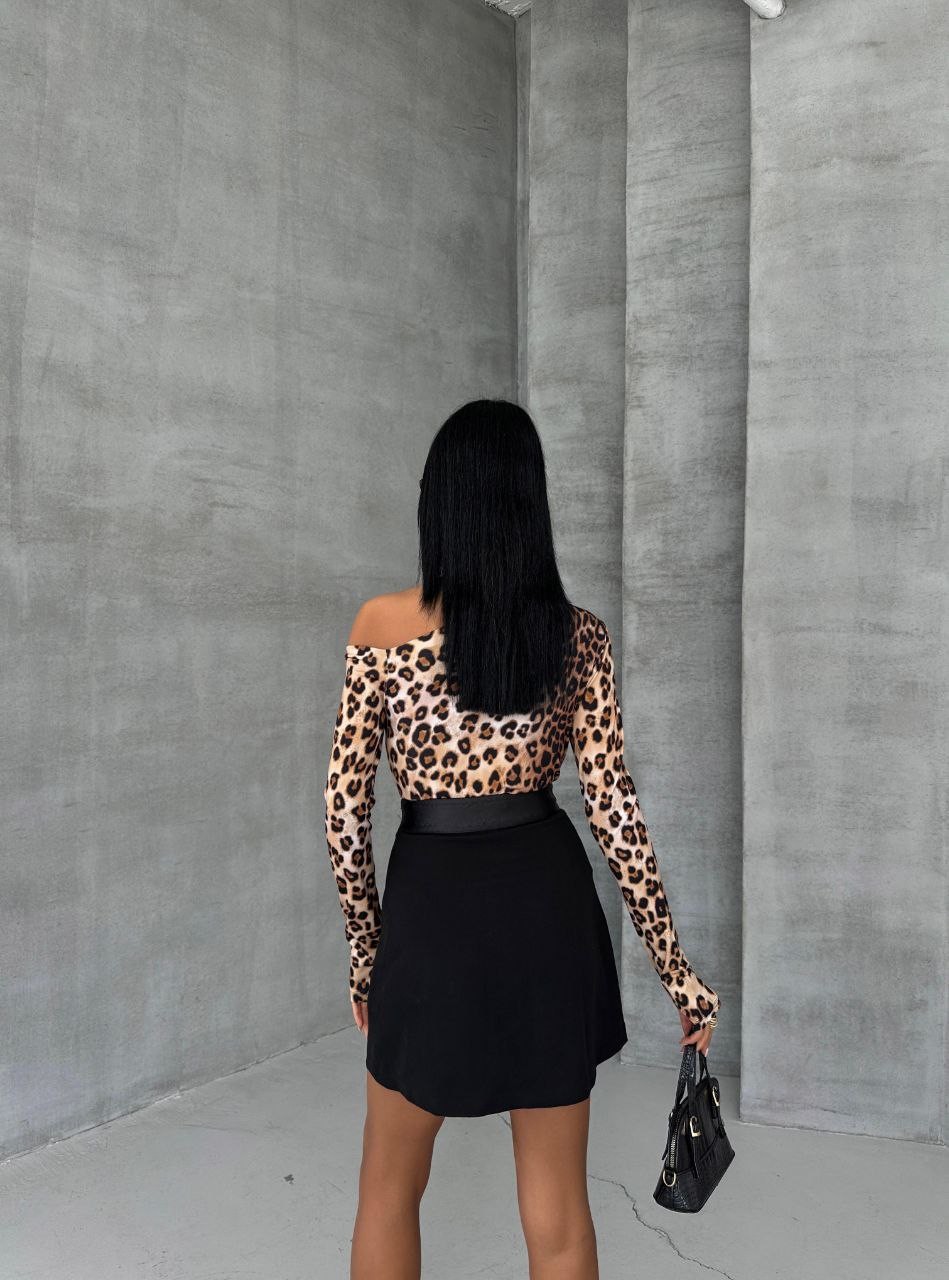 Leopar Desenli Kayık Yaka Bluz