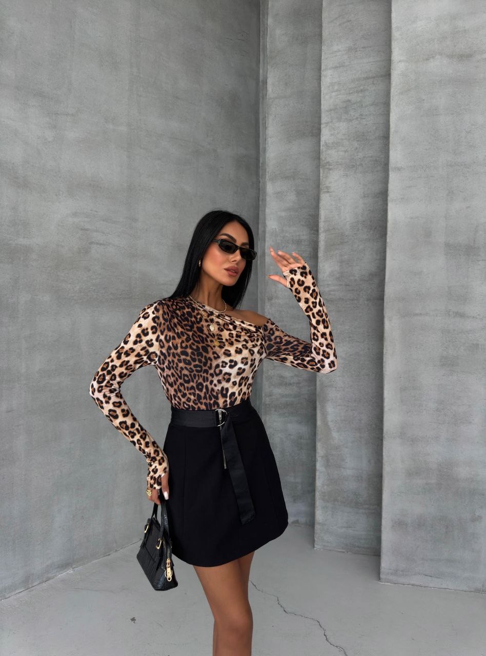 Leopar Desenli Kayık Yaka Bluz