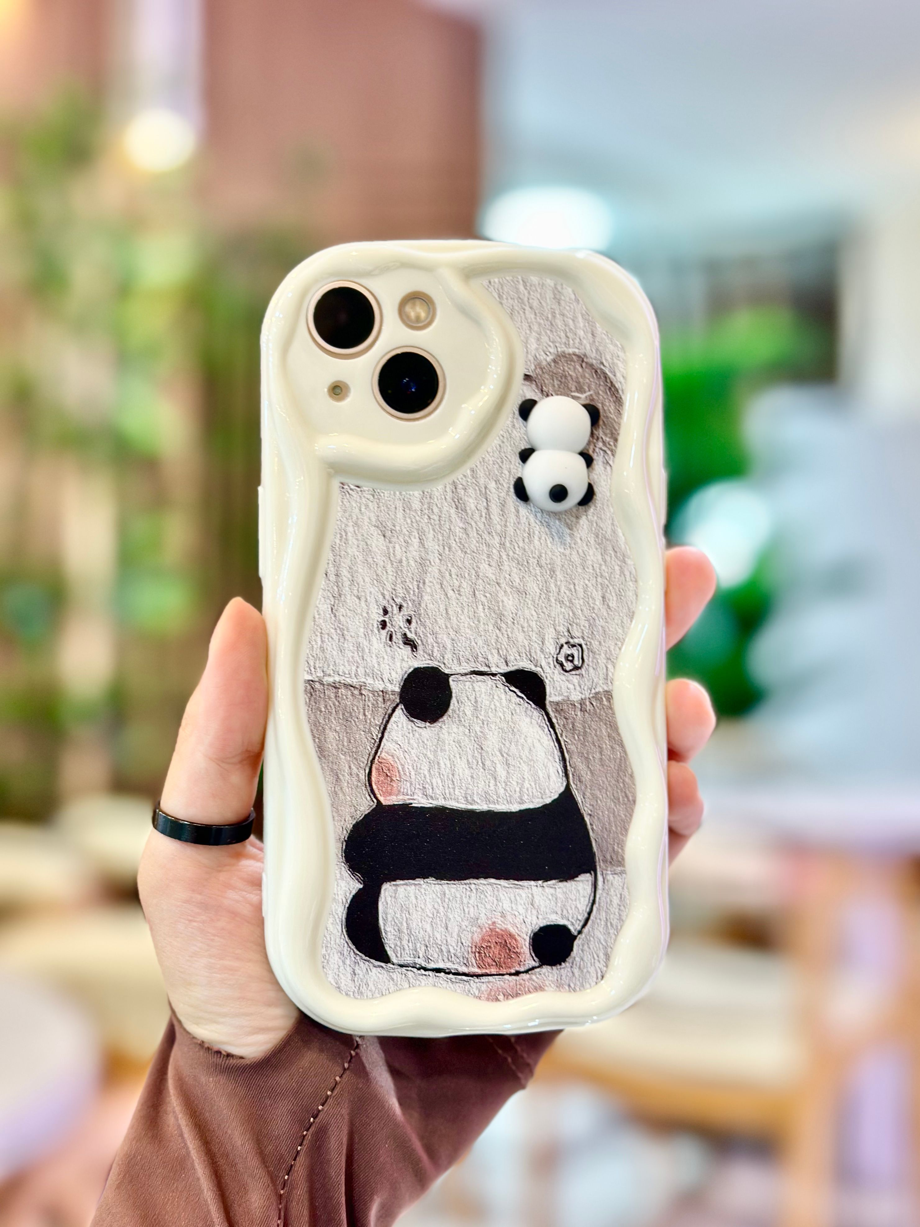 iPhone 13 Sevimli Ayıcık Panda Desenli 3 Boyutlu Şirin Parlak Tasarım Panda Kılıf 