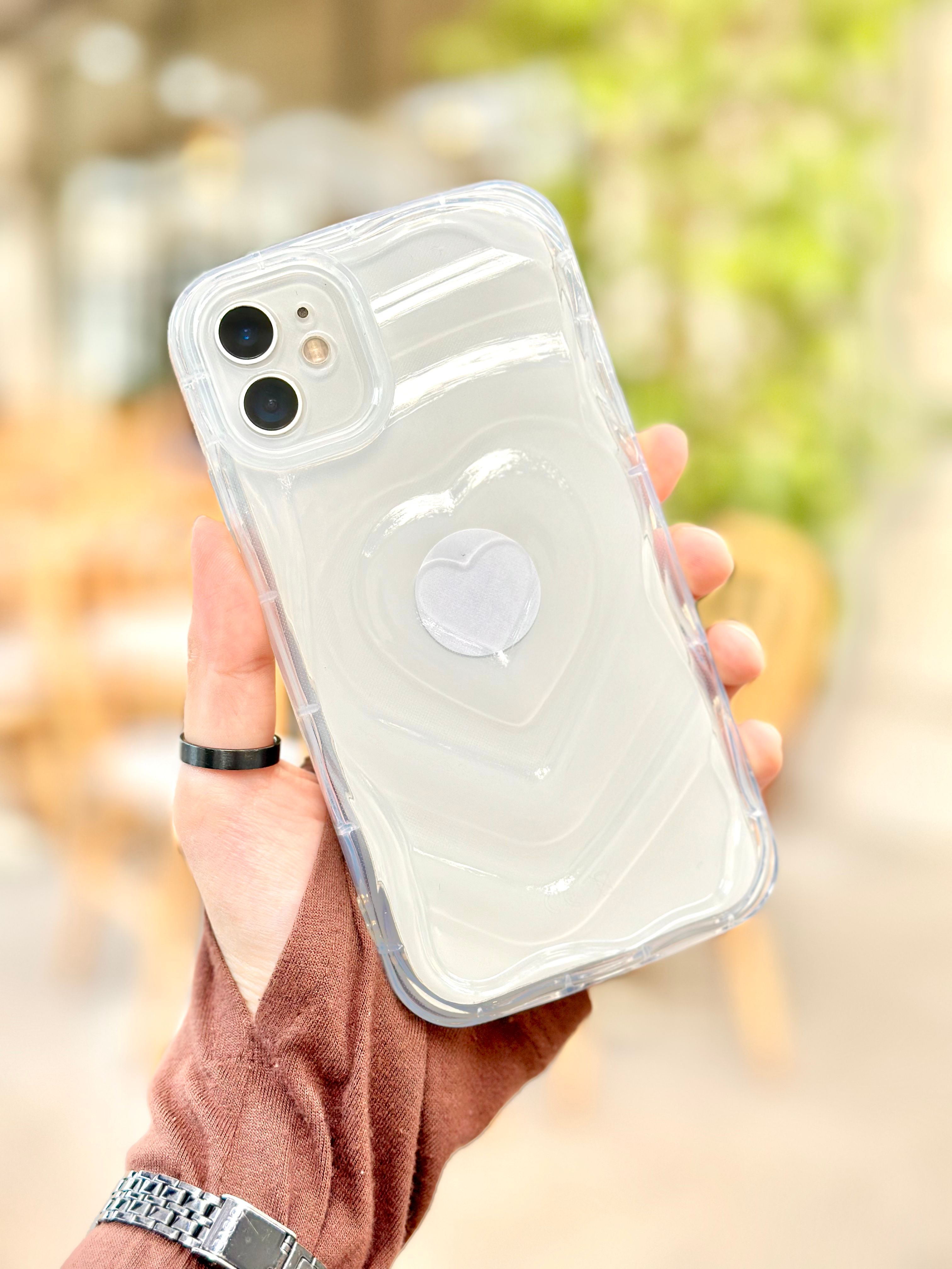 iPhone 11 Kalp Desenli Kabartmalı Zarif 3D Şeffaf Kamera Korumalı Silikon Kılıf