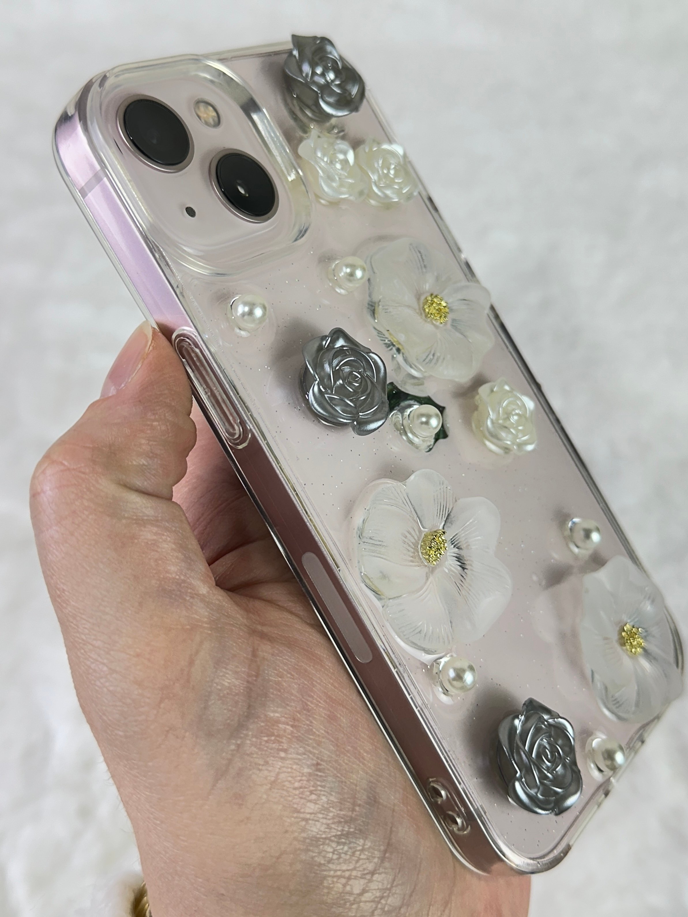 iPhone 15 3D Çiçek Desenli İnci Detaylı Pearl Kılıf