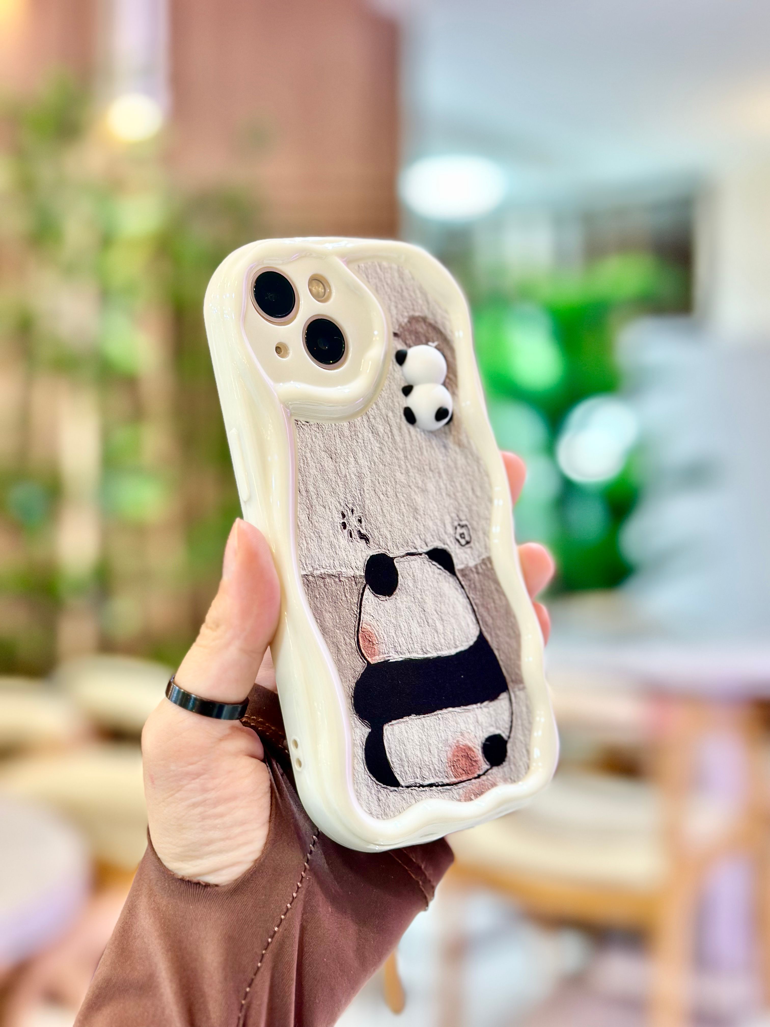 iPhone 13 Sevimli Ayıcık Panda Desenli 3 Boyutlu Şirin Parlak Tasarım Panda Kılıf 