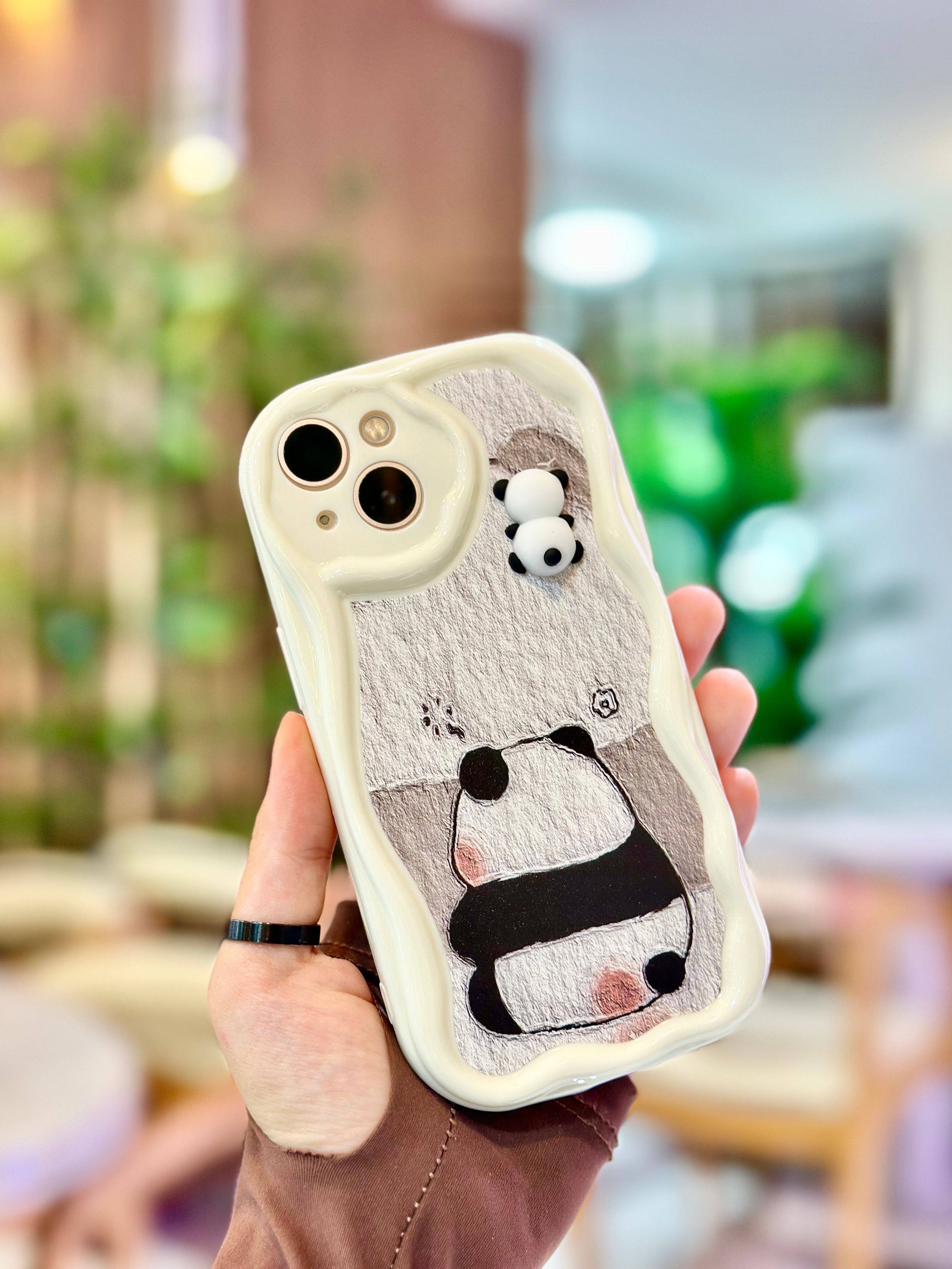 iPhone 13 Sevimli Ayıcık Panda Desenli 3 Boyutlu Şirin Parlak Tasarım Panda Kılıf 