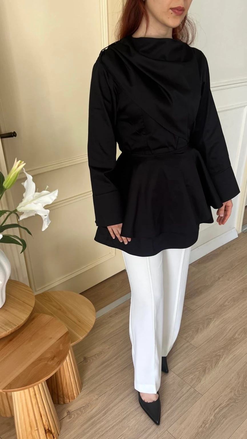 LOVE Pelerin Detaylı Siyah GÖMLEK