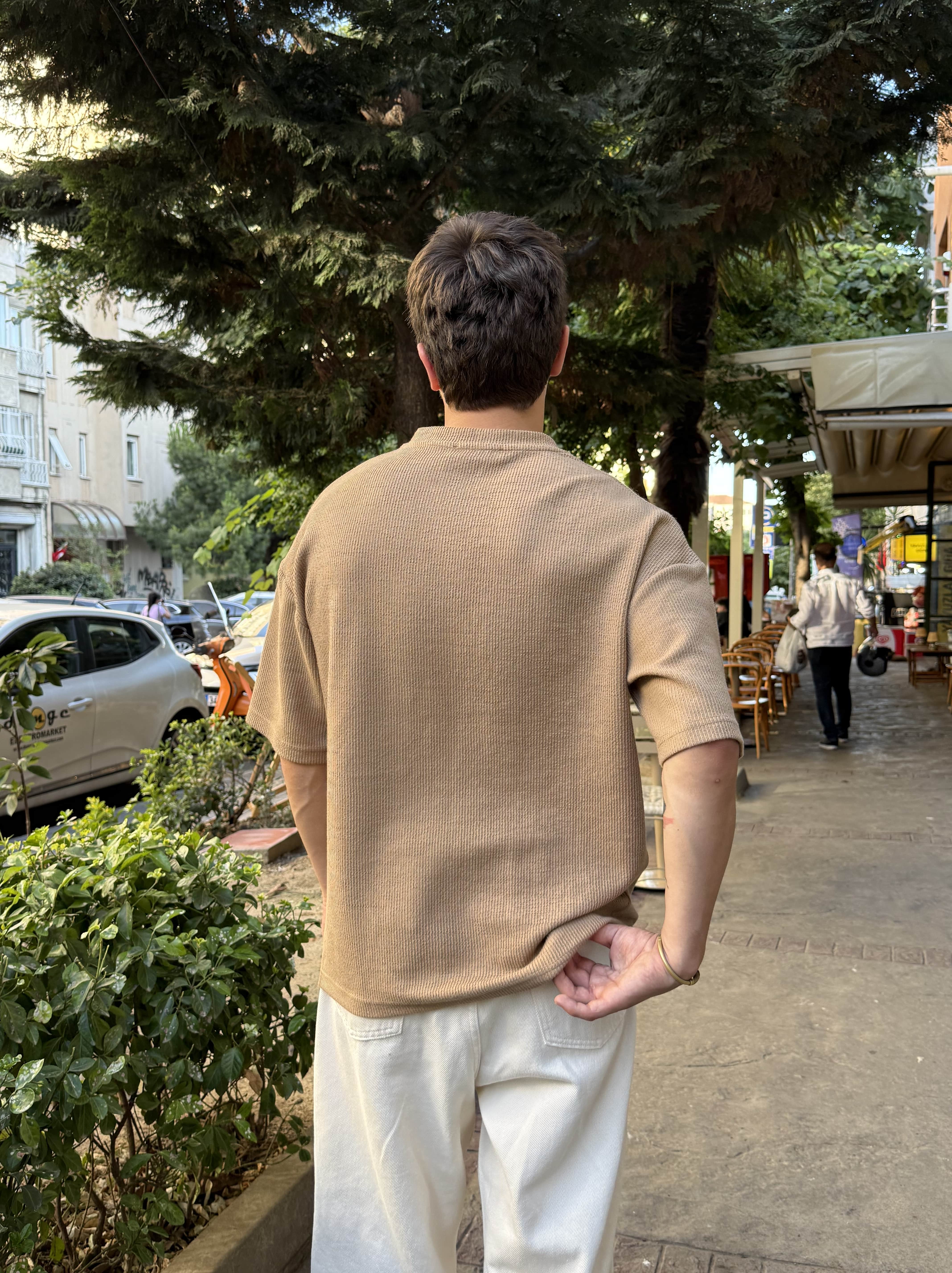 Yakası Düğmeli Oversize Pamuklu Yumuşak Kumaş Tişört