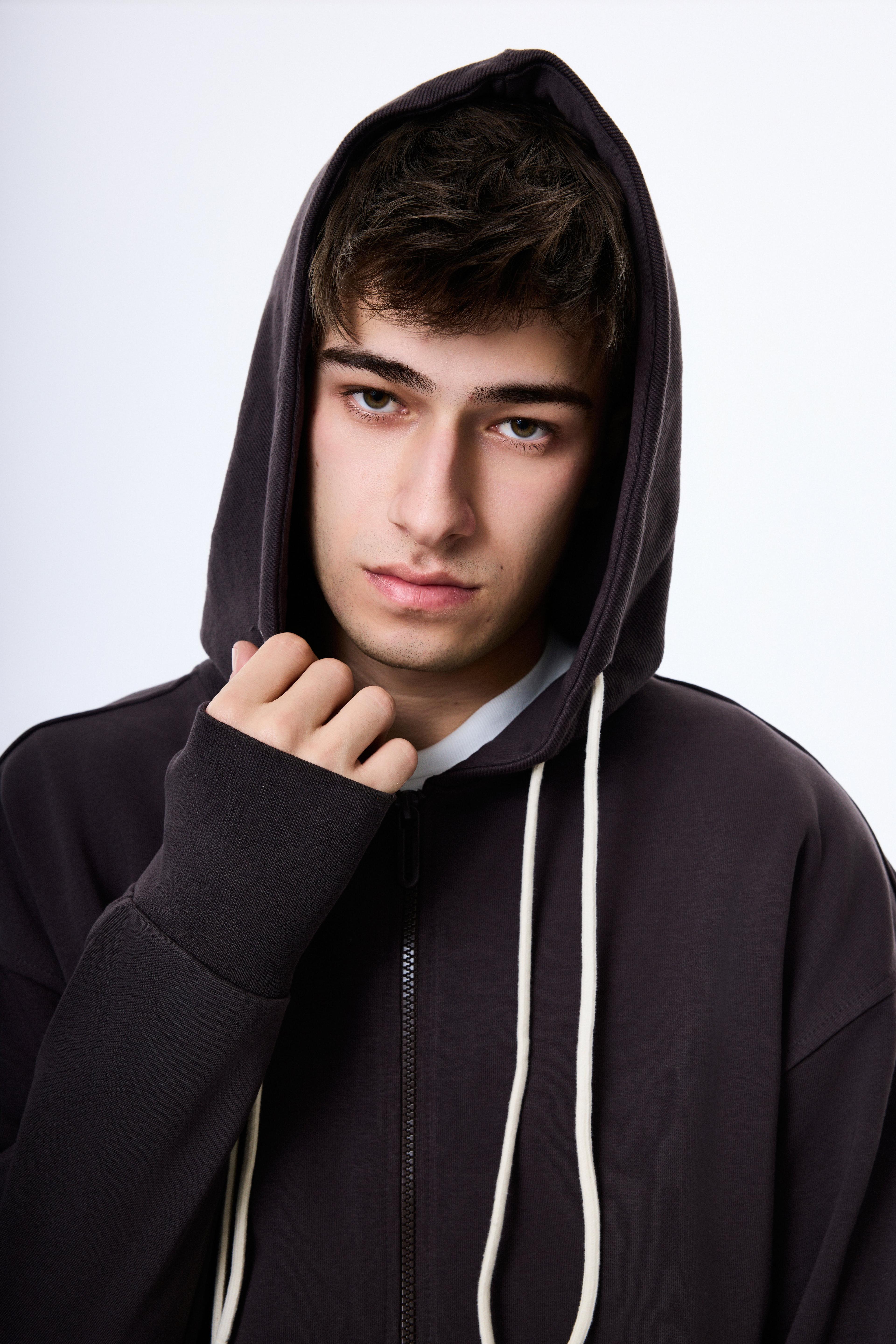 Kapüşonlu Fermuarlı Sweatshirt