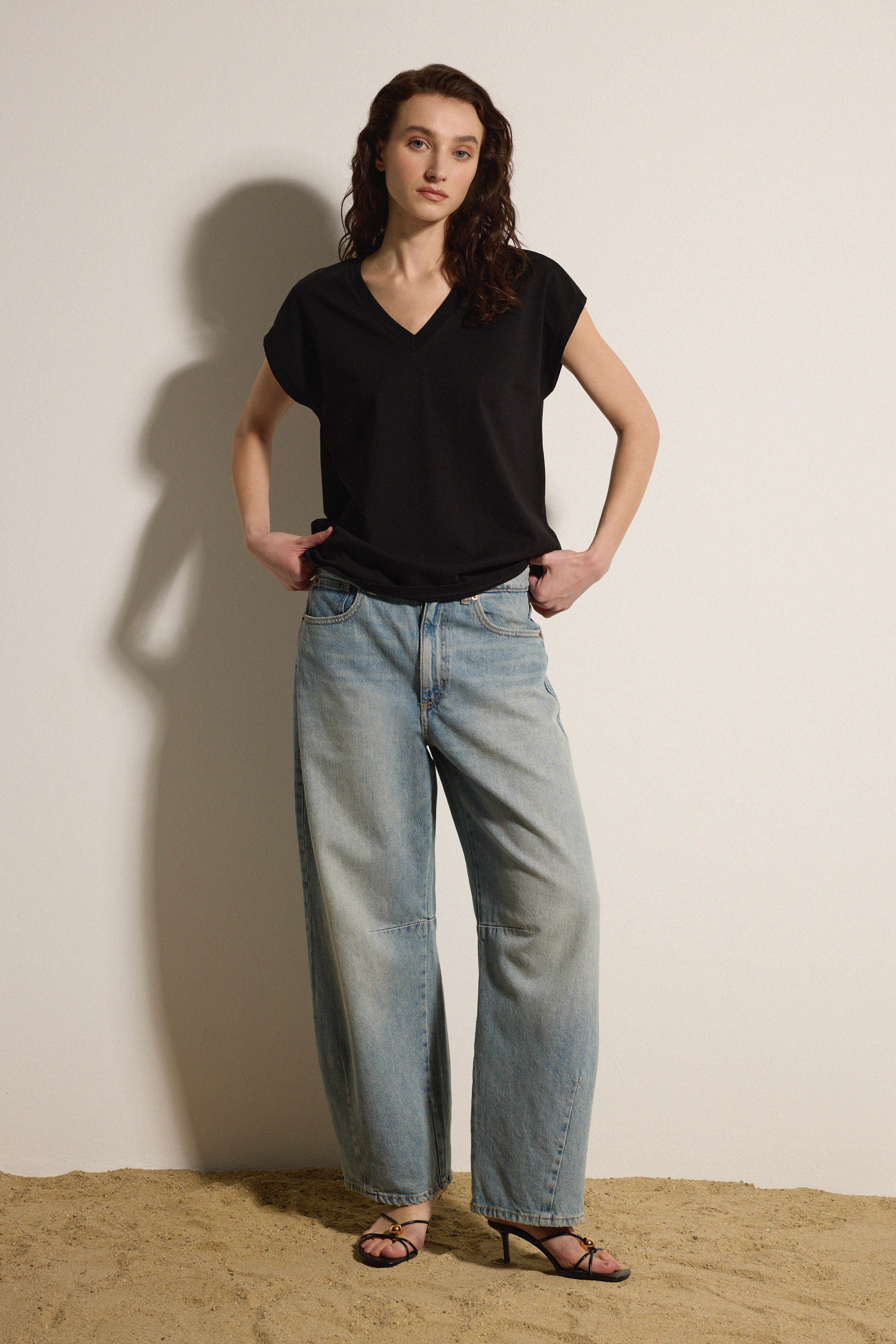 V Yaka Basic Comfort Fit Kısa Kol T-shirt - SİYAH