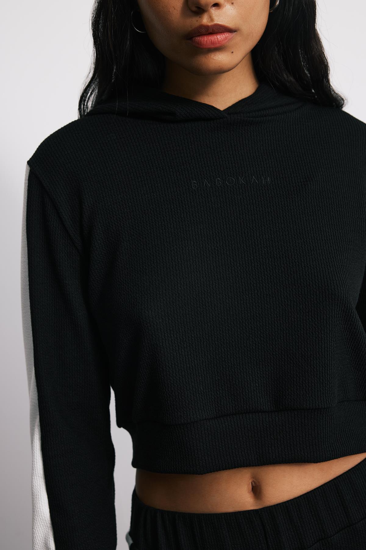 Kapüşonlu Dökümlü Crop Sweatshirt - SİYAH BEYAZ