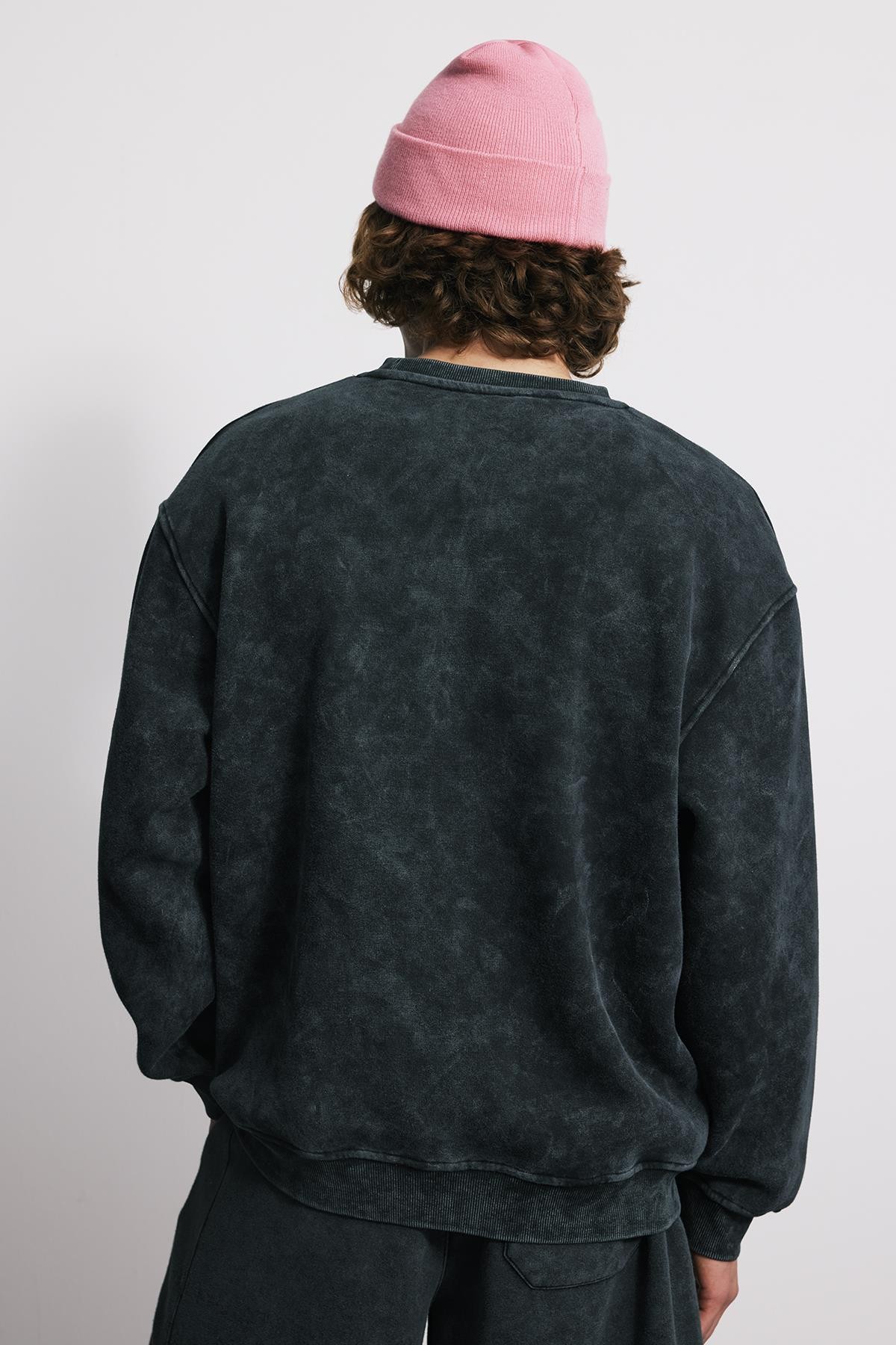 Eskitme Efektli Loose Fit Unisex Sweatshirt - SİYAH