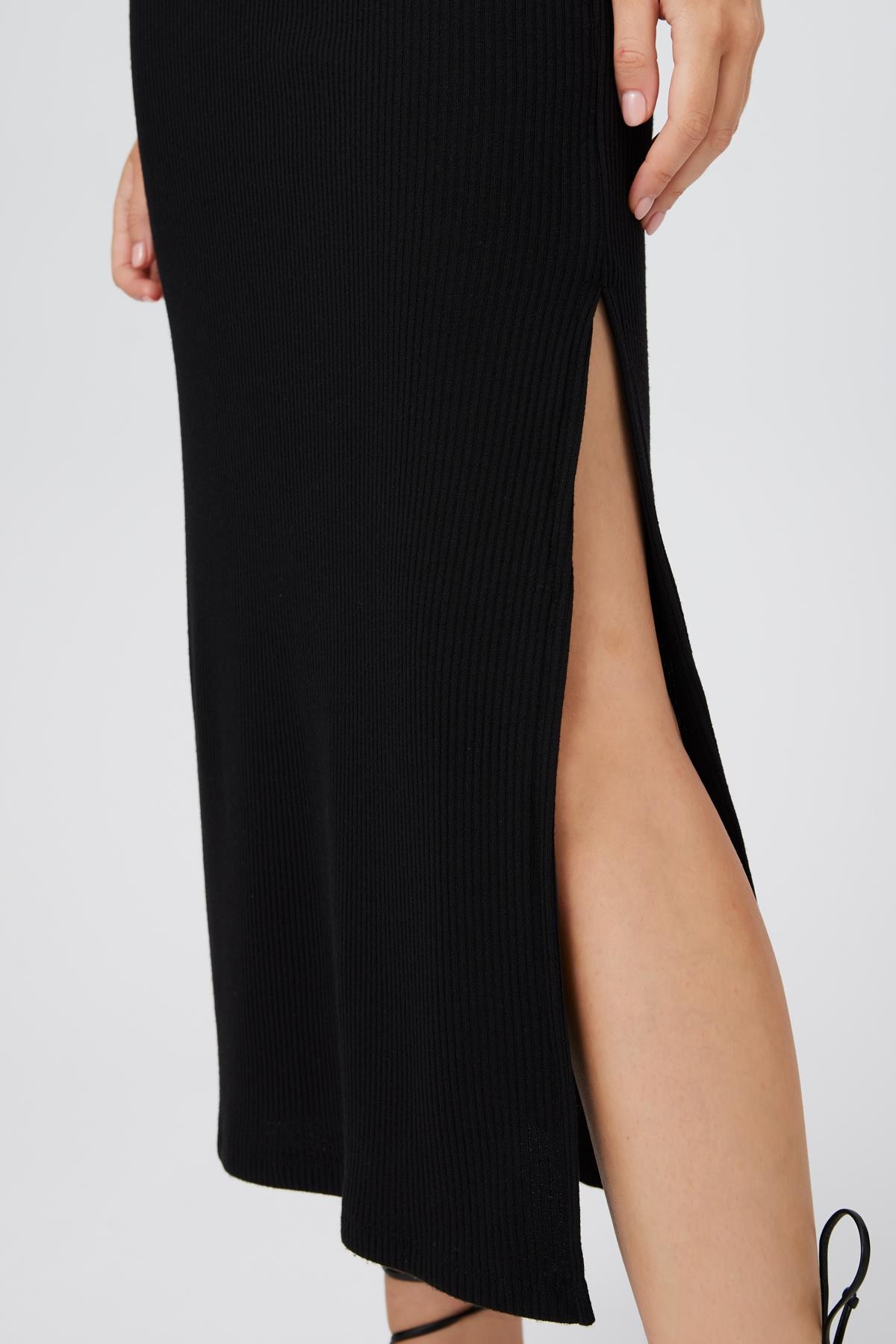 Halter Yaka Yırtmaçlı Basic Midi Elbise