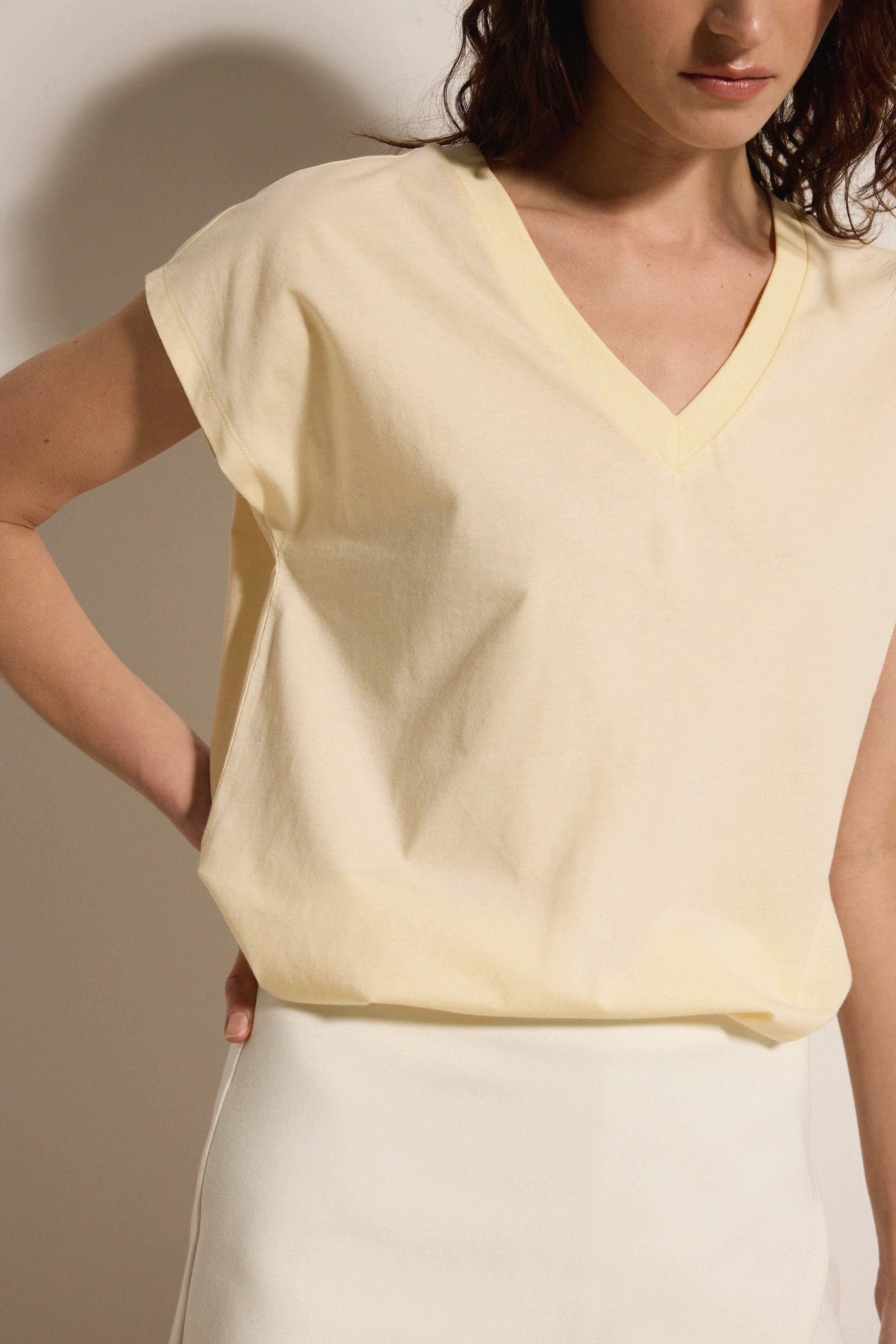 V Yaka Basic Comfort Fit Kısa Kol T-shirt - KREM