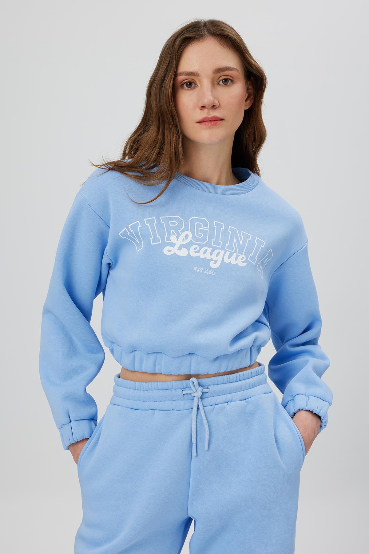 Kolej Baskılı Crop Sweatshirt