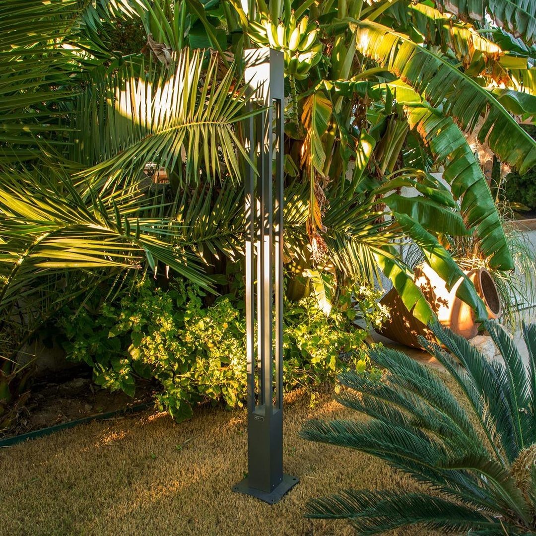 AKA010 Decorative Pole Light Outdoor Garden Lighting Aluminum