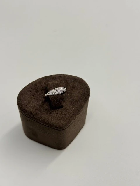 BT-202550 GÜMÜŞ RENK TAŞLI SERÇE PARMAK YÜZÜĞÜ AYARLANABİLİR