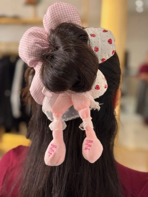 ŞT-2025125 PEMBE PÖTİKARELİ LASTİKLİ TOKA