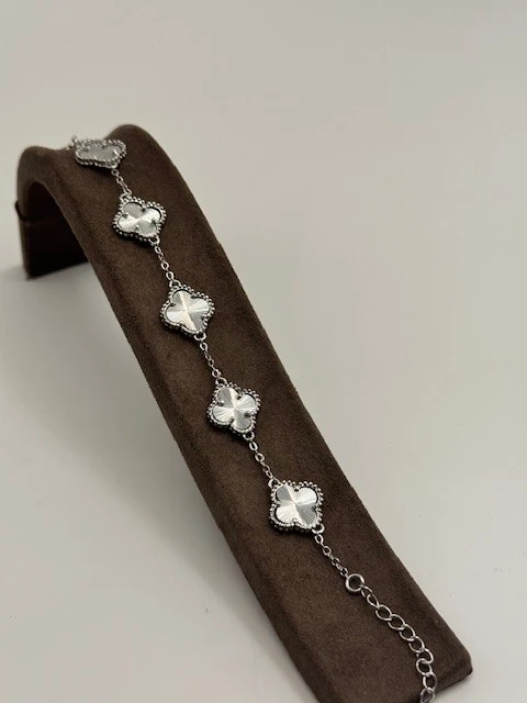 BT-2025140 GÜMÜŞ RENK YONCA BİLEKLİK