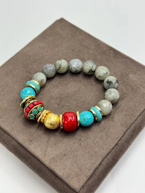 DS-2025300 ORTASI DETAYLI HAKİ DOĞAL TAŞLI LASTİKLİ BİLEKLİK